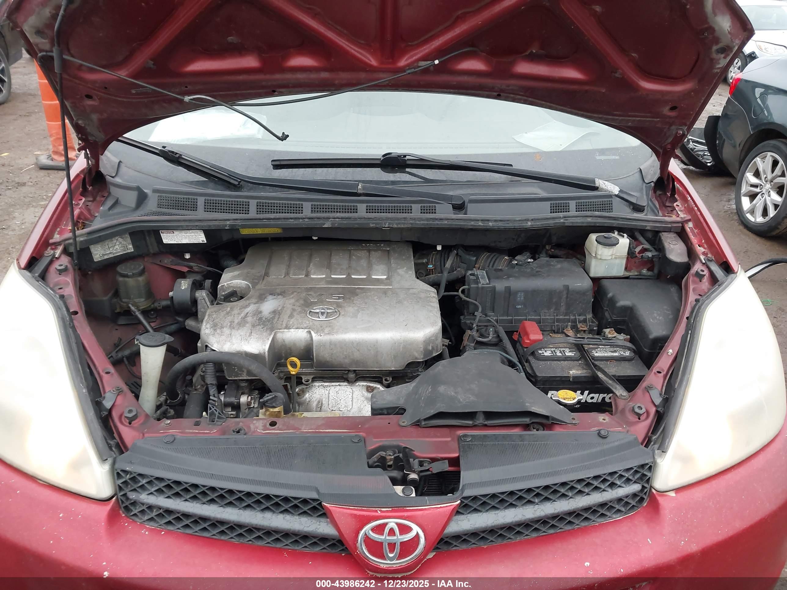 TOYOTA SIENNA image 10