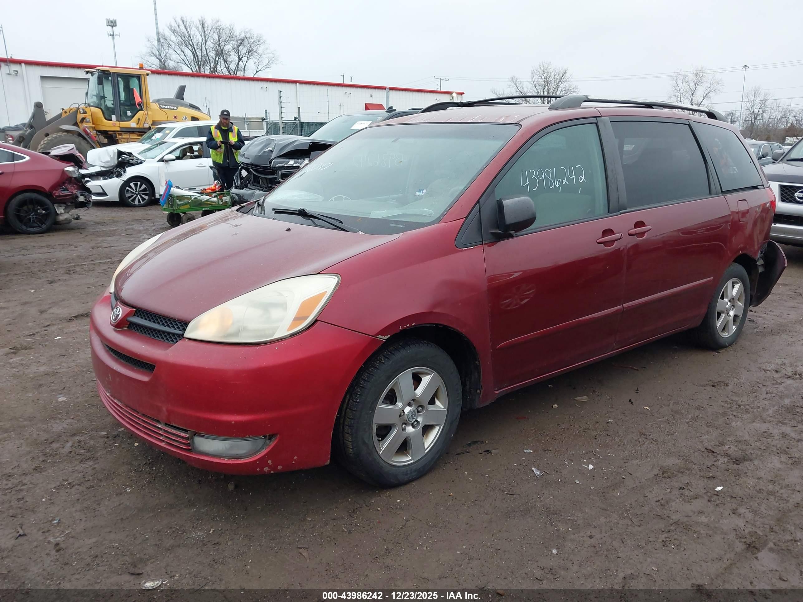 TOYOTA SIENNA image 2