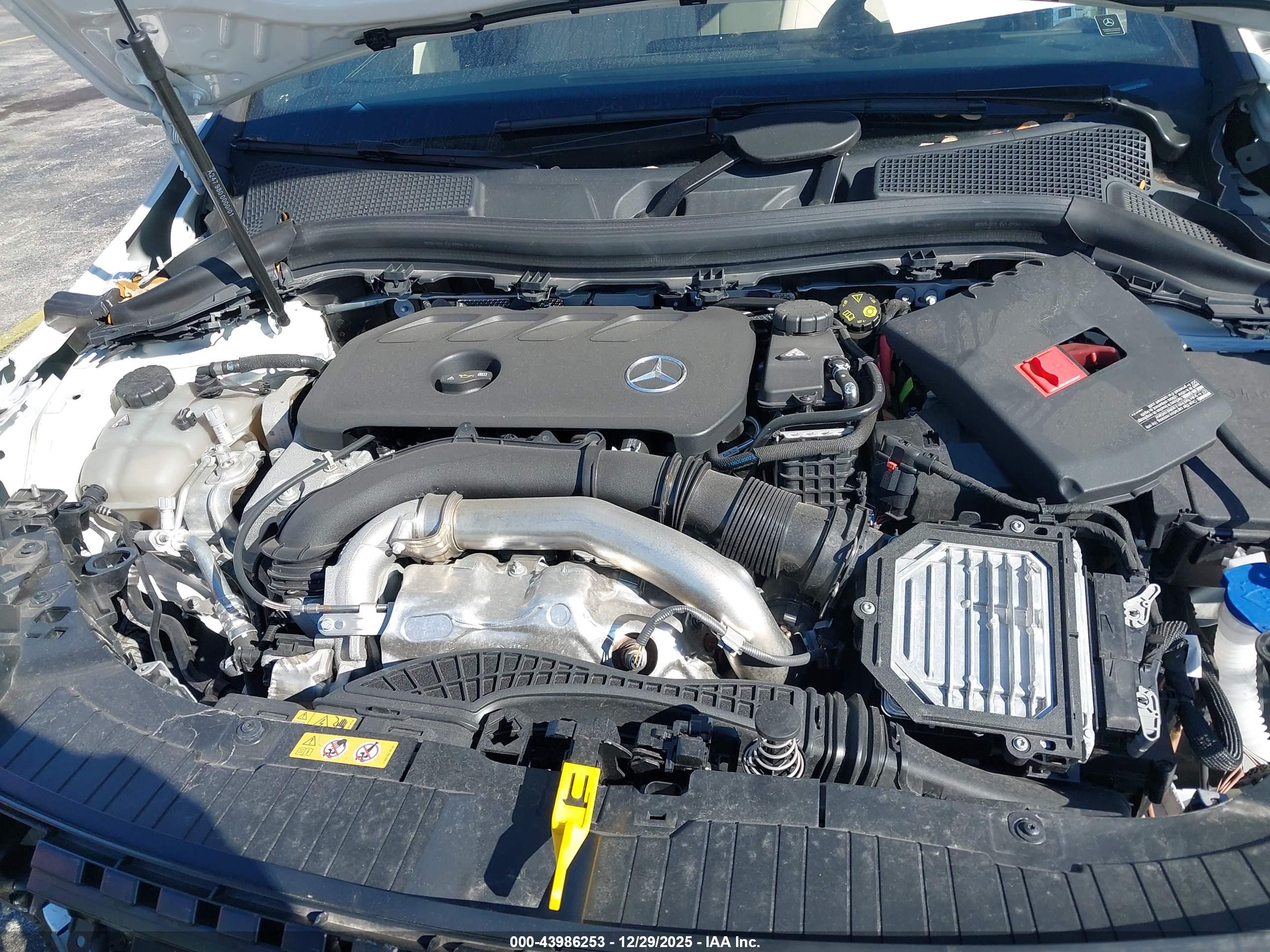 MERCEDES-BENZ GLA image 10