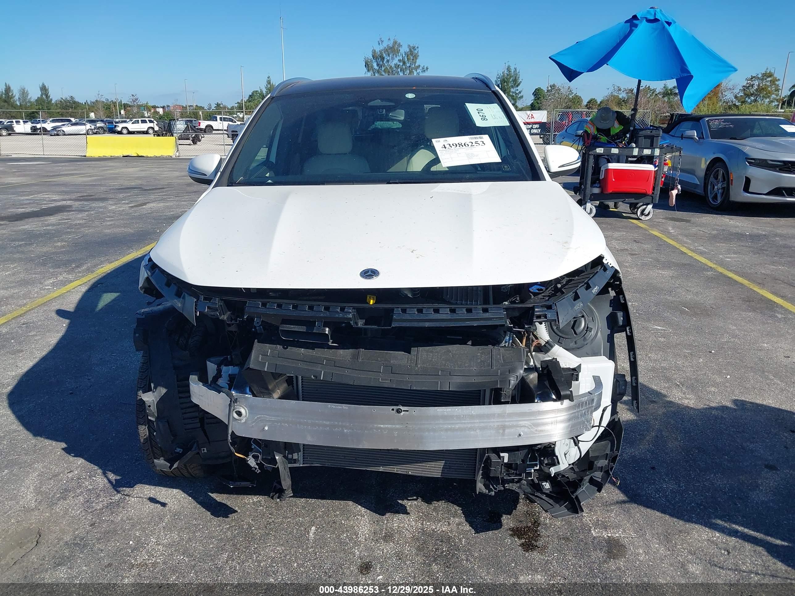 MERCEDES-BENZ GLA image 6