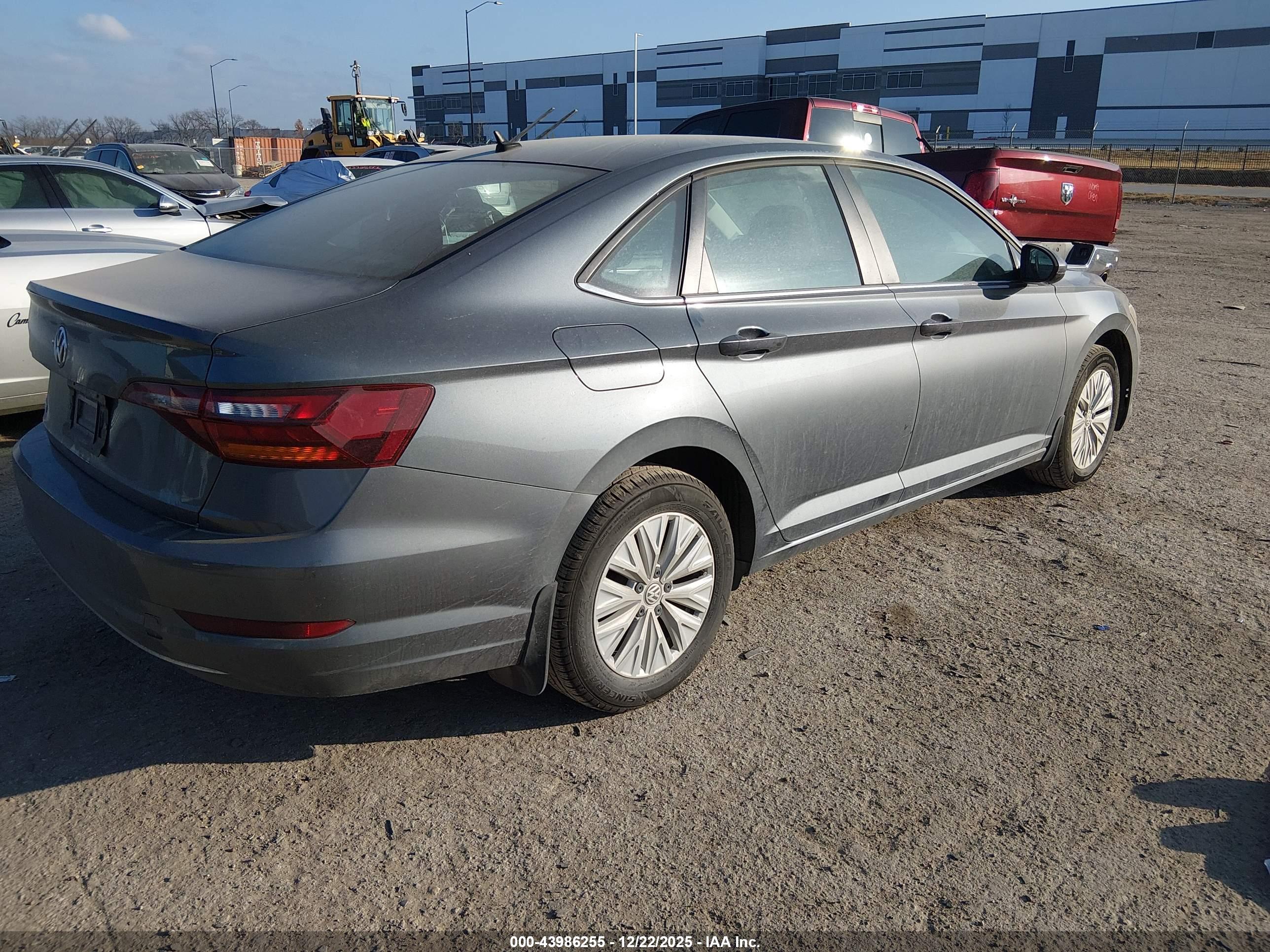 VOLKSWAGEN JETTA image 4