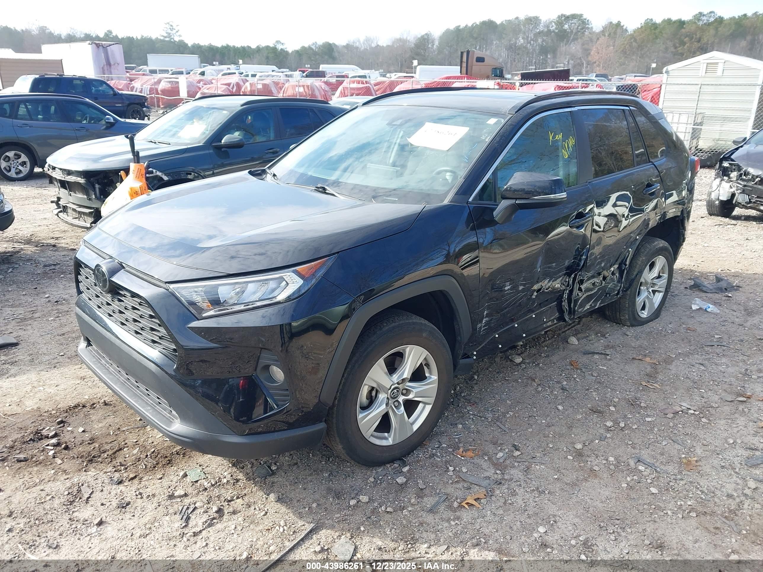 TOYOTA RAV4 image 2