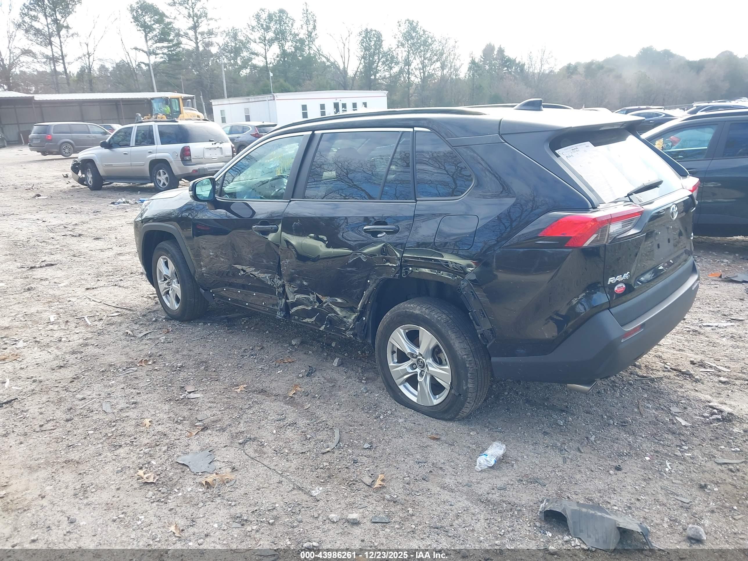 TOYOTA RAV4 image 3