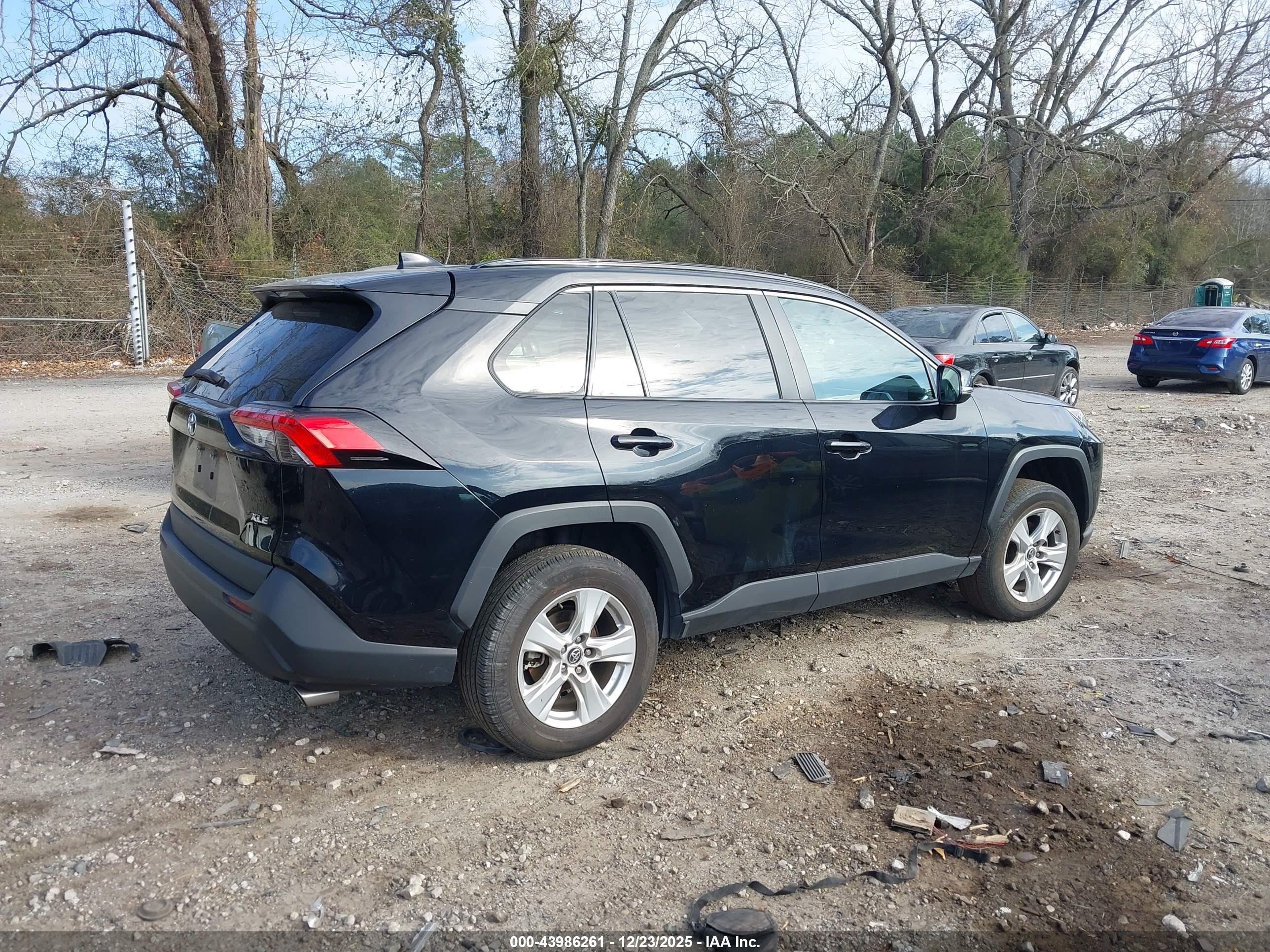 TOYOTA RAV4 image 4