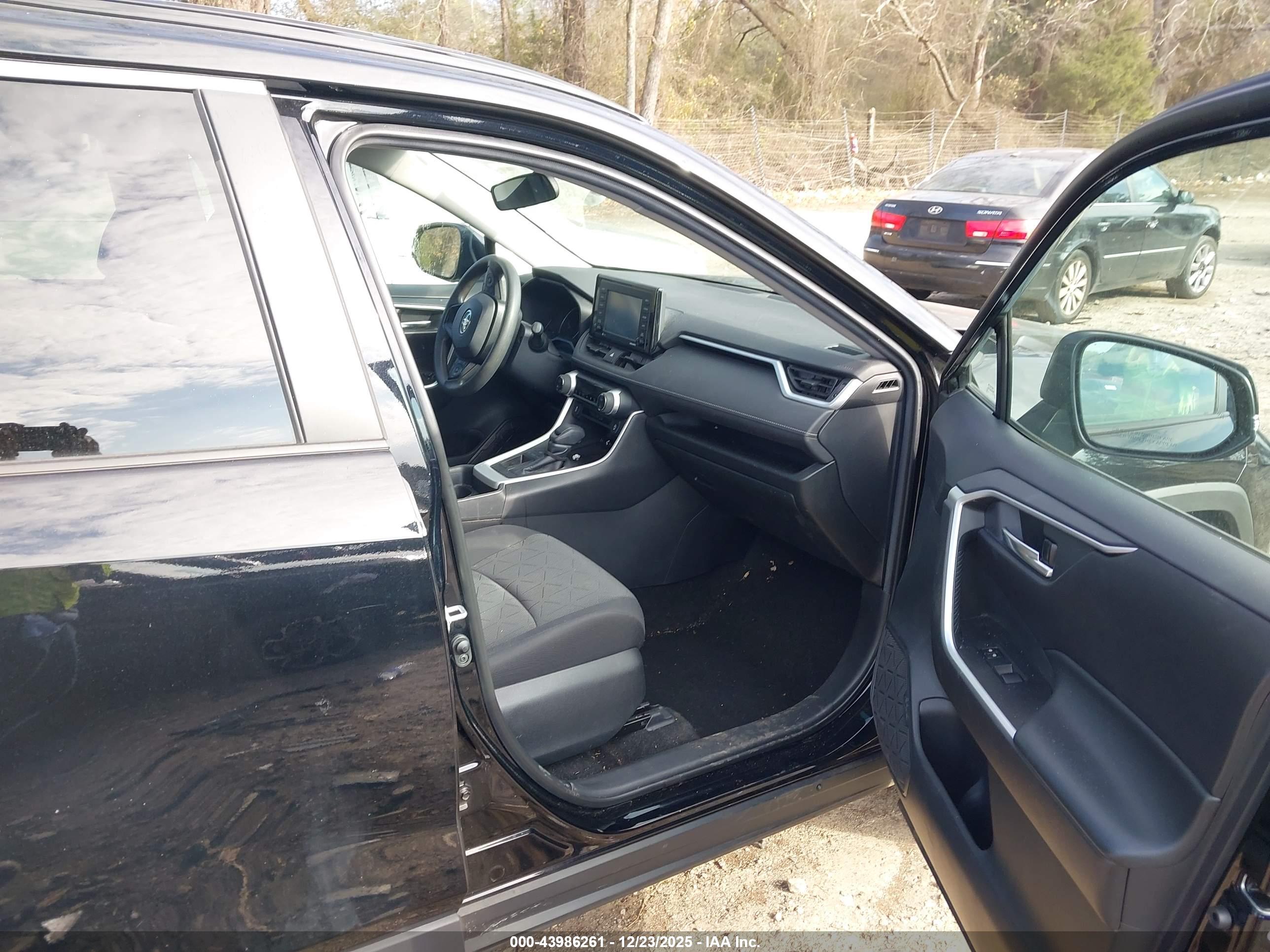TOYOTA RAV4 image 5