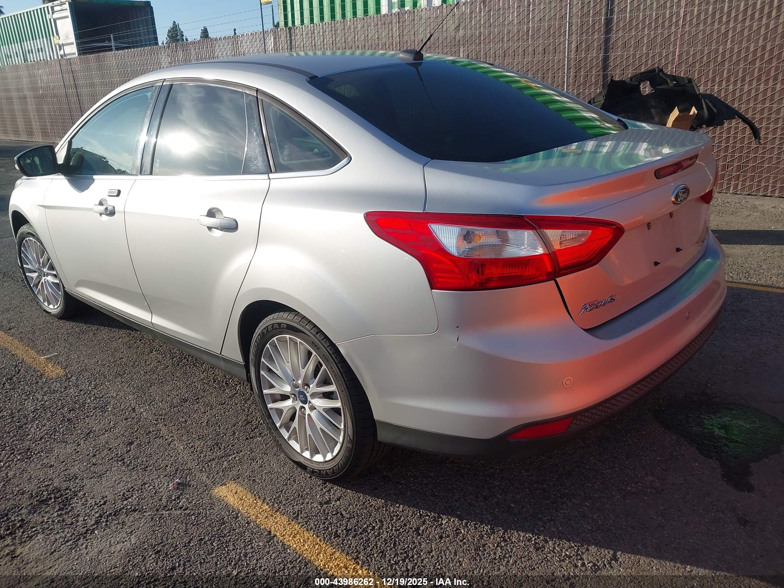 FORD FOCUS image 3