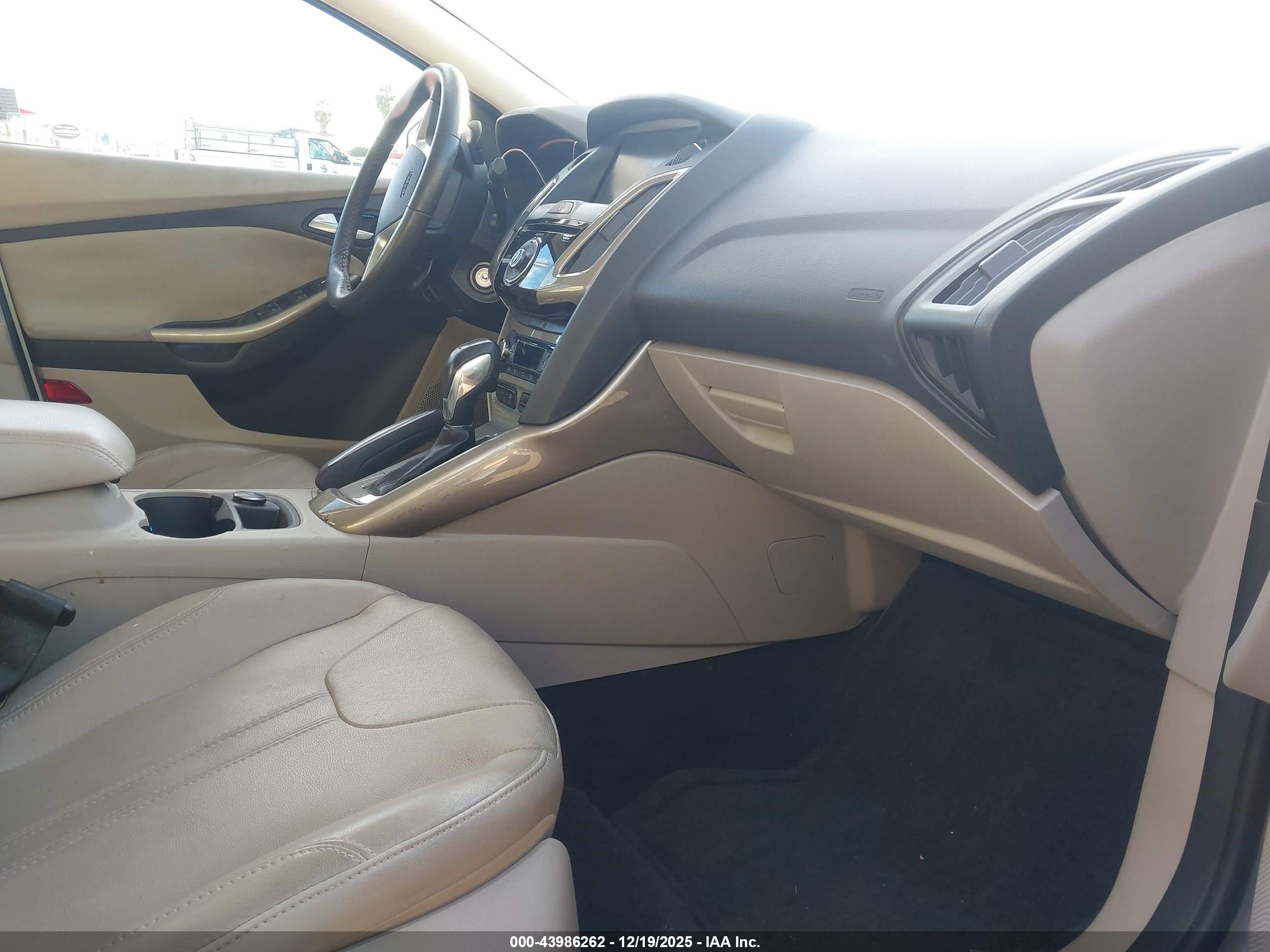 FORD FOCUS image 5