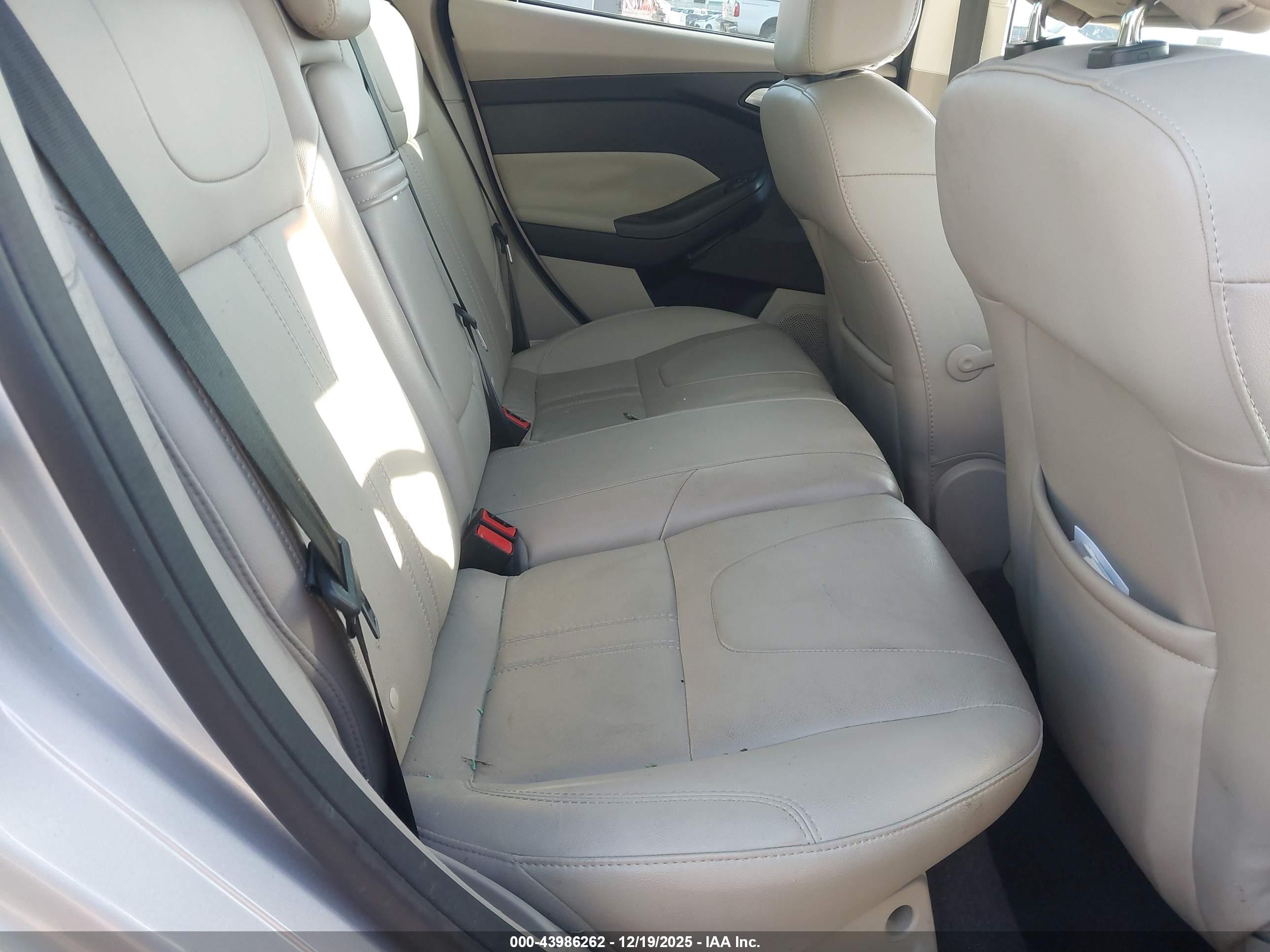 FORD FOCUS image 8