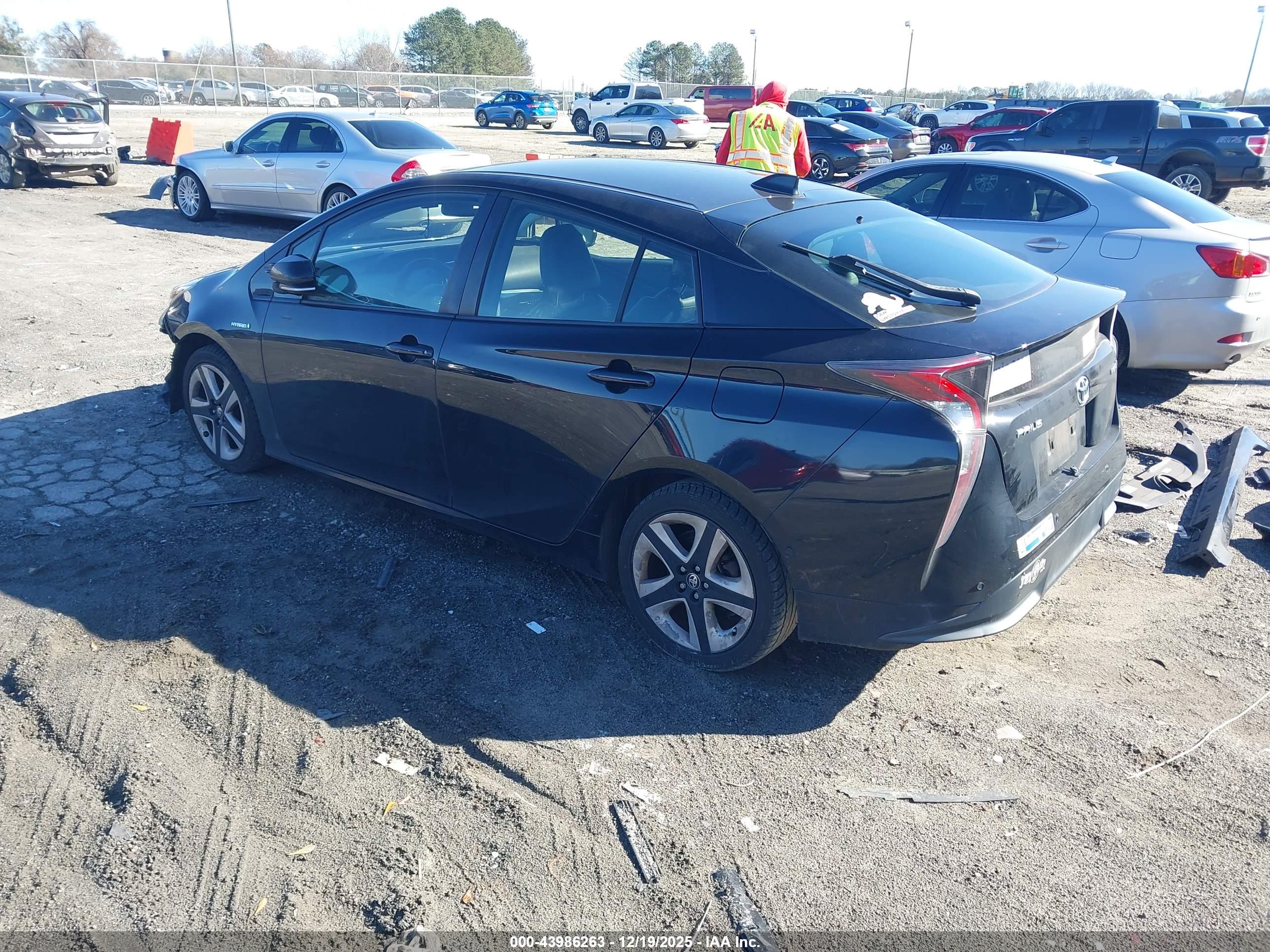 TOYOTA PRIUS image 3