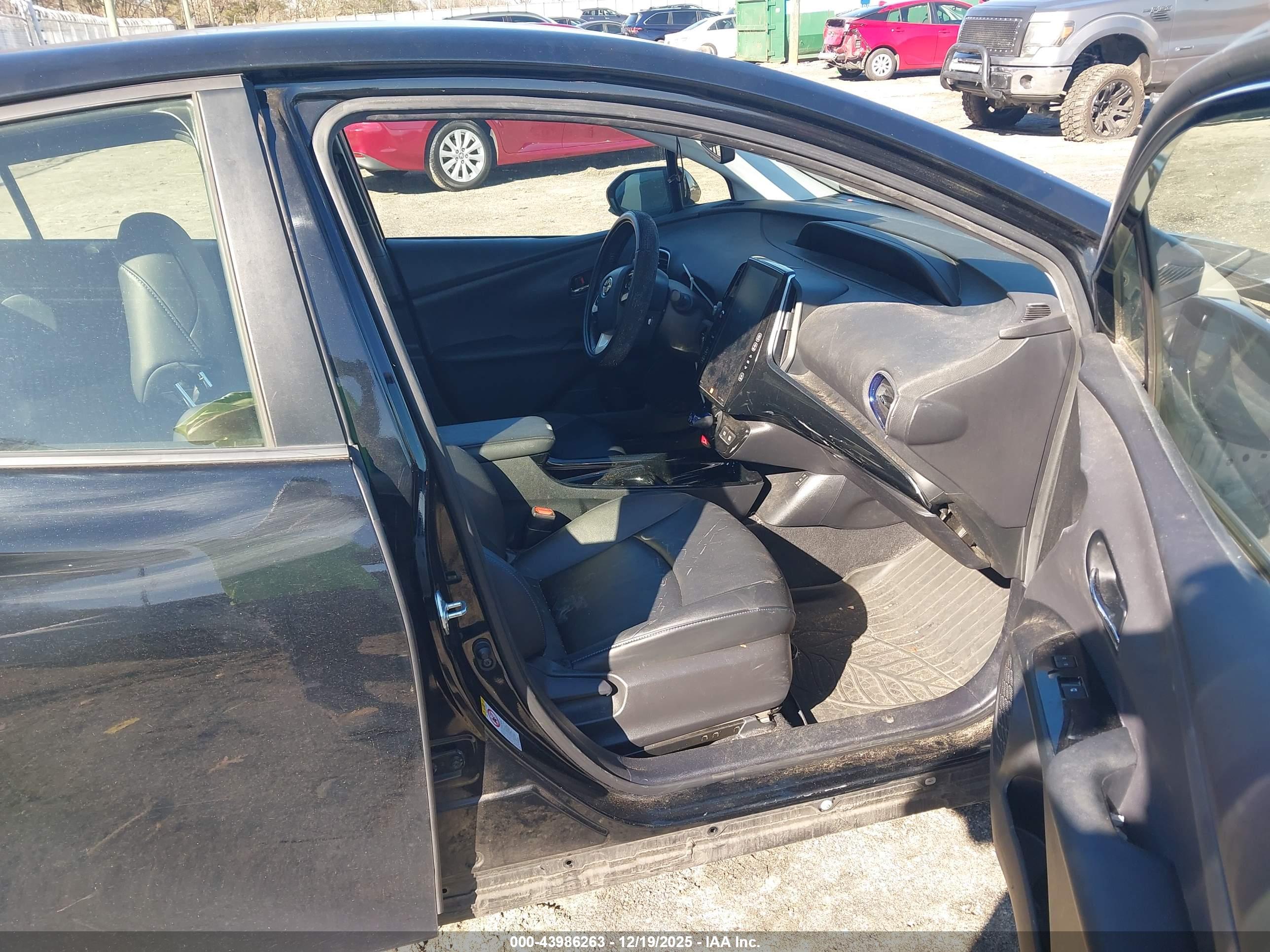 TOYOTA PRIUS image 5