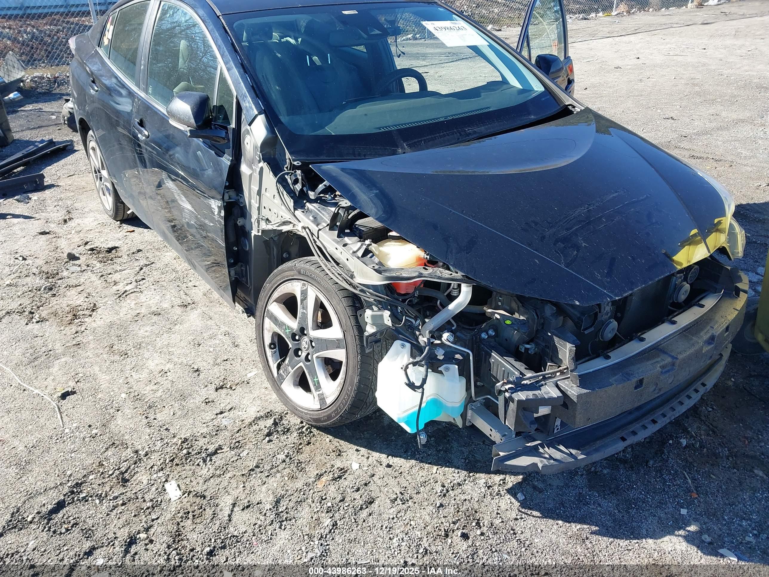 TOYOTA PRIUS image 6