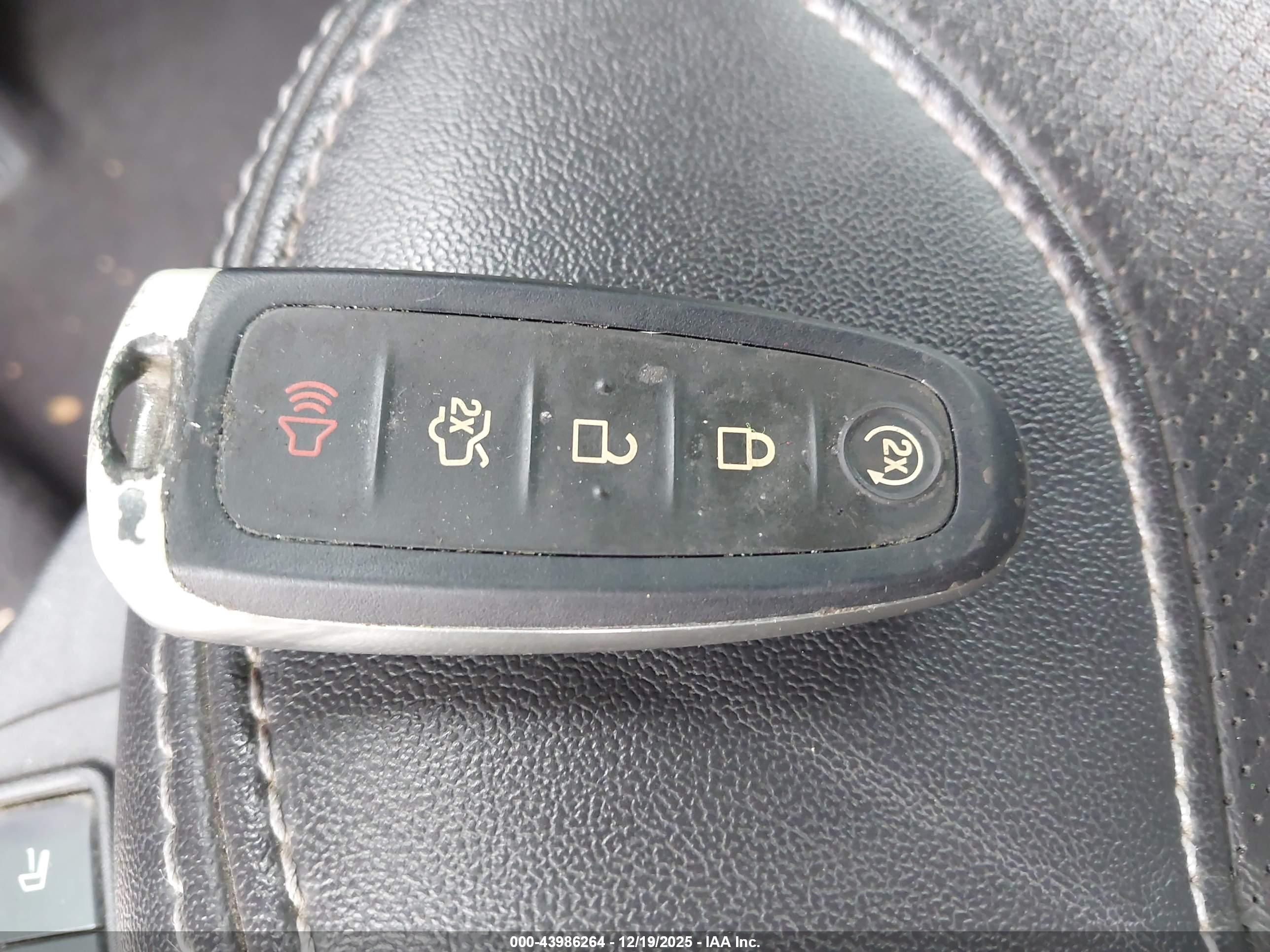 FORD TAURUS image 11