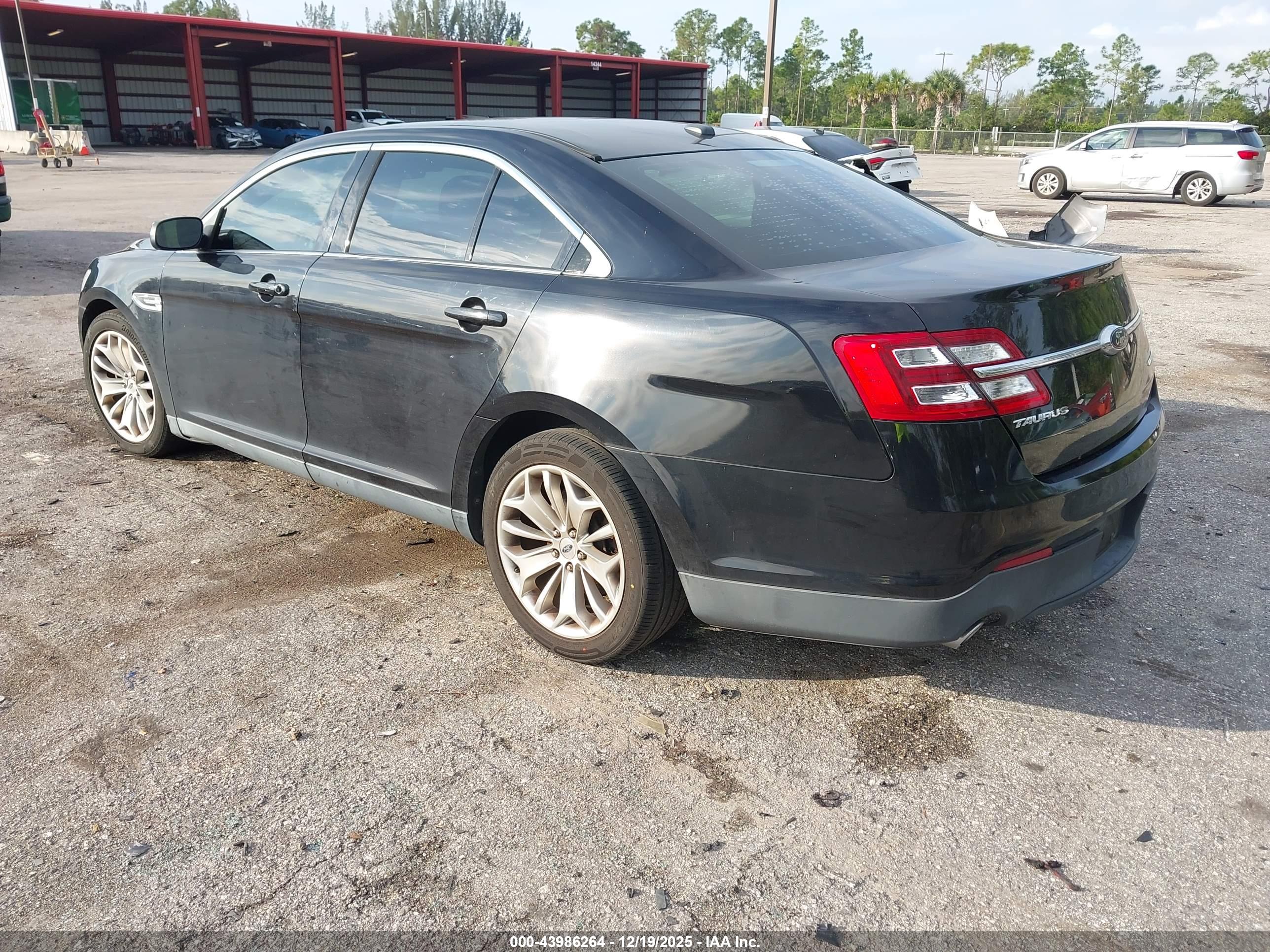 FORD TAURUS image 3