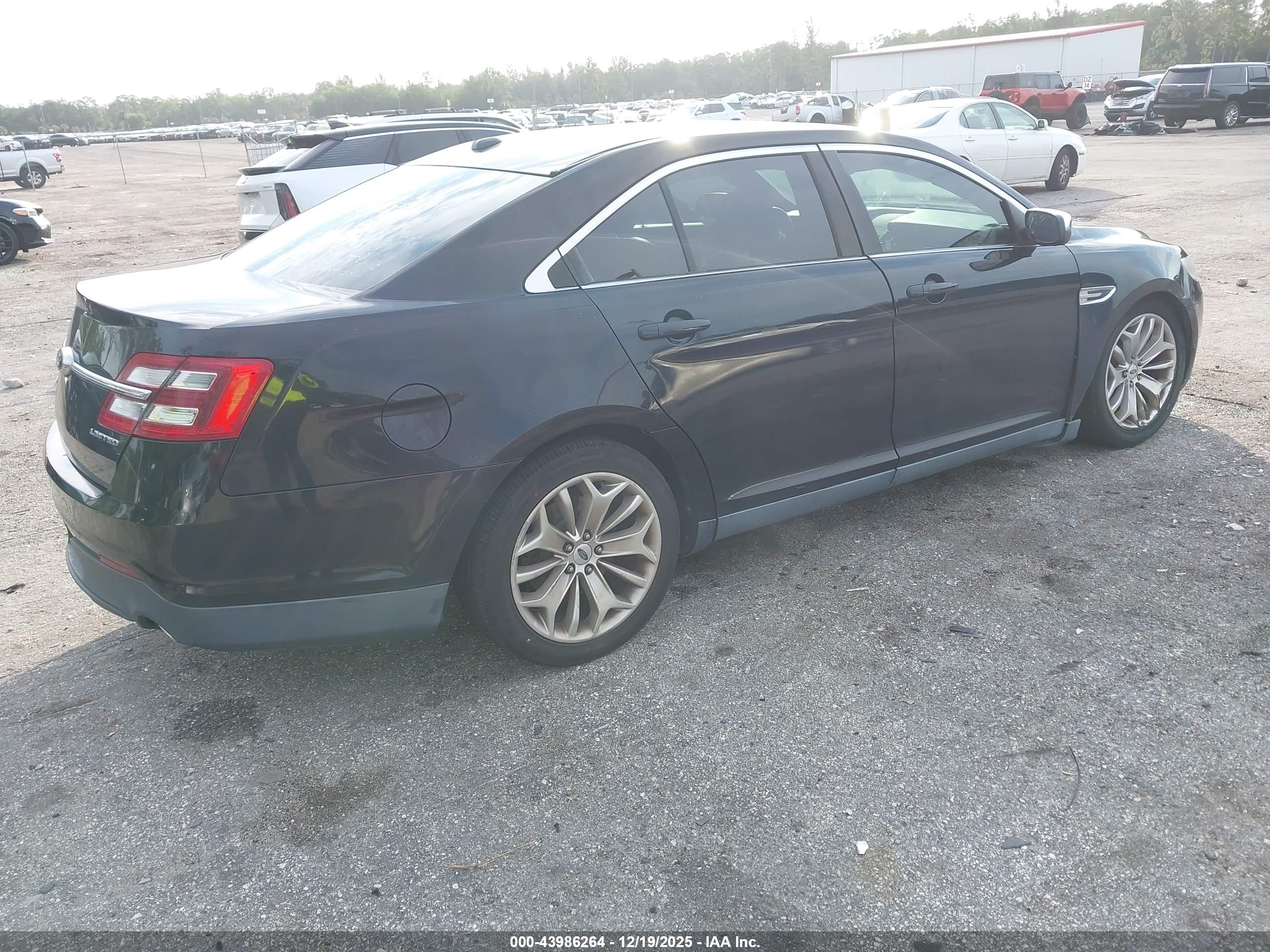 FORD TAURUS image 4