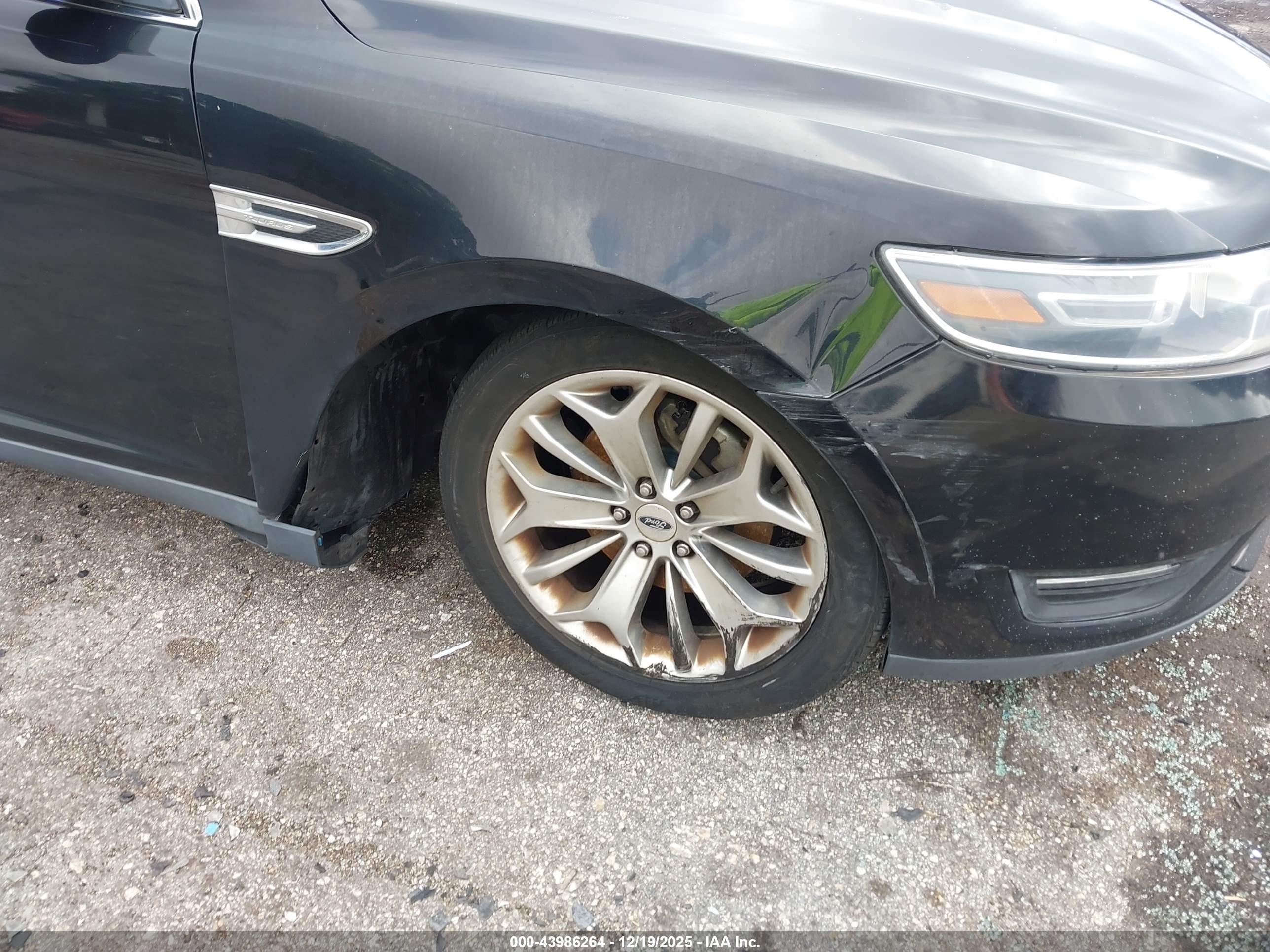 FORD TAURUS image 6