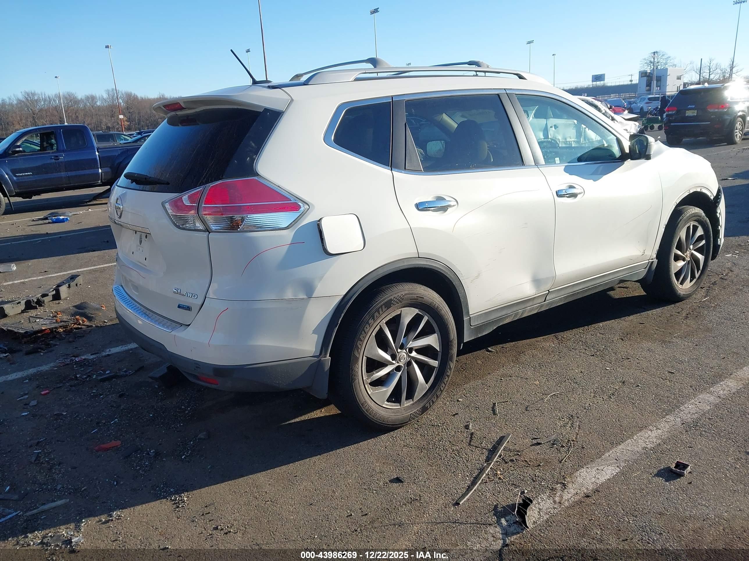 NISSAN ROGUE image 4