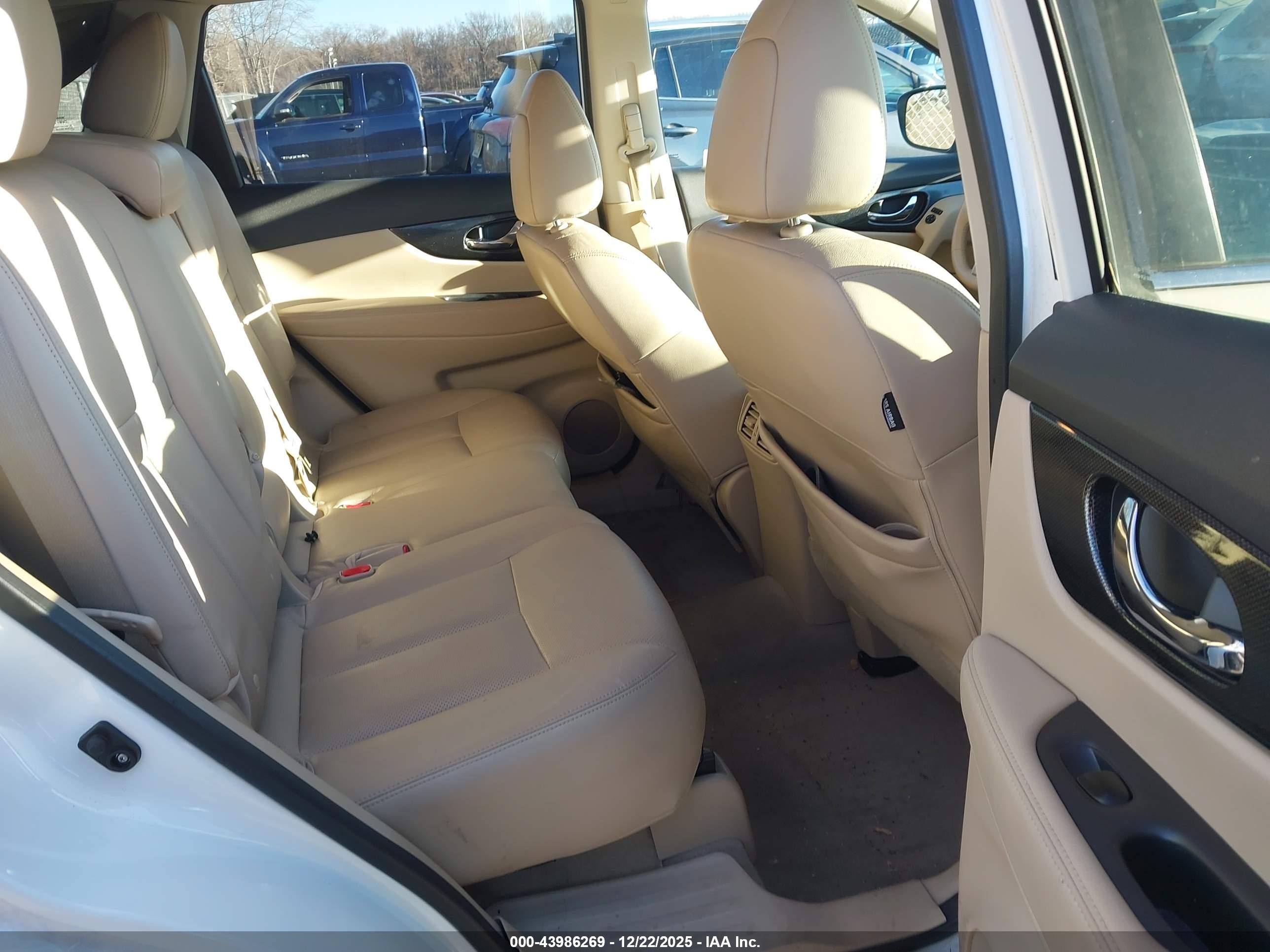 NISSAN ROGUE image 8