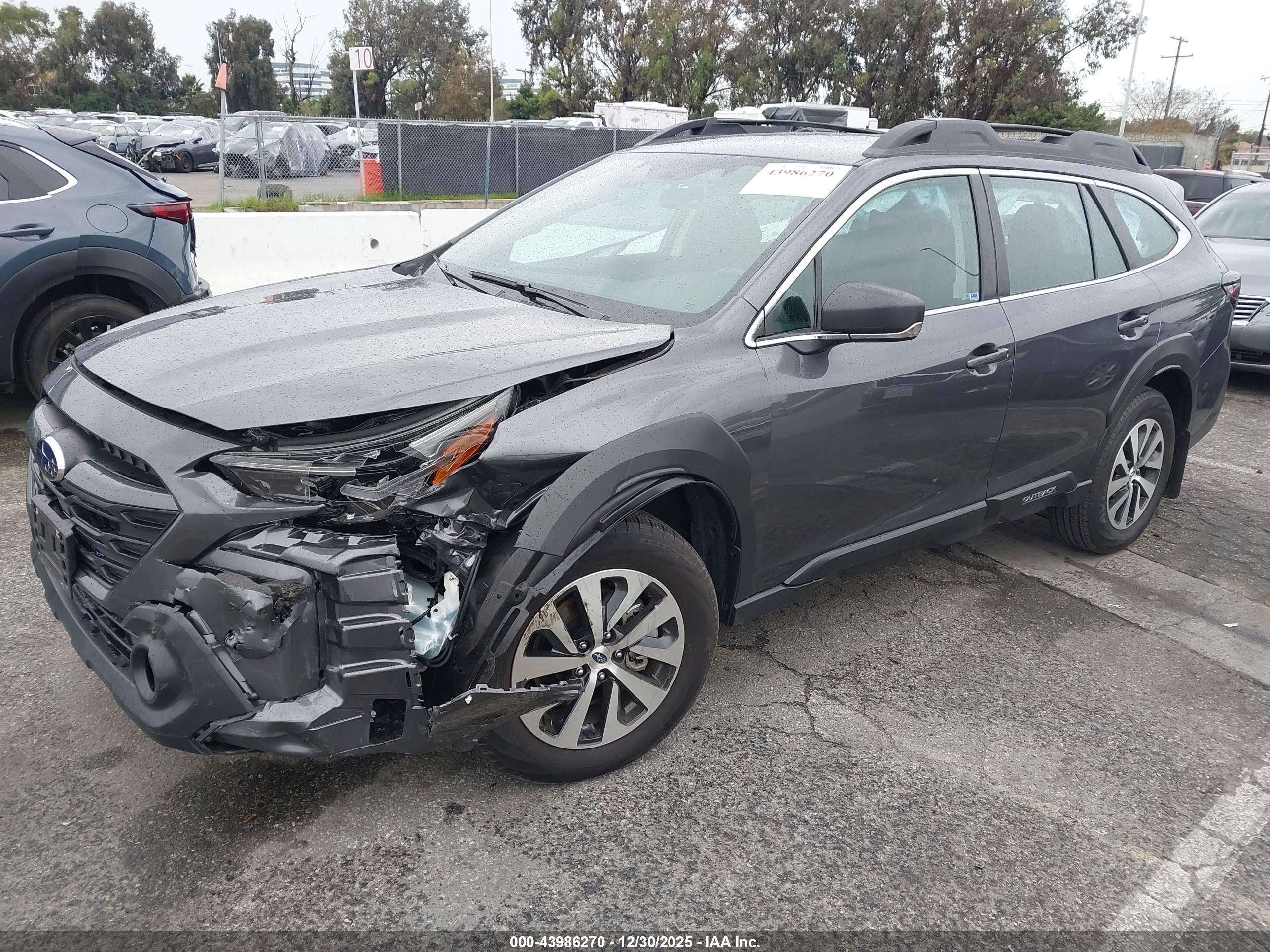 SUBARU OUTBACK image 2