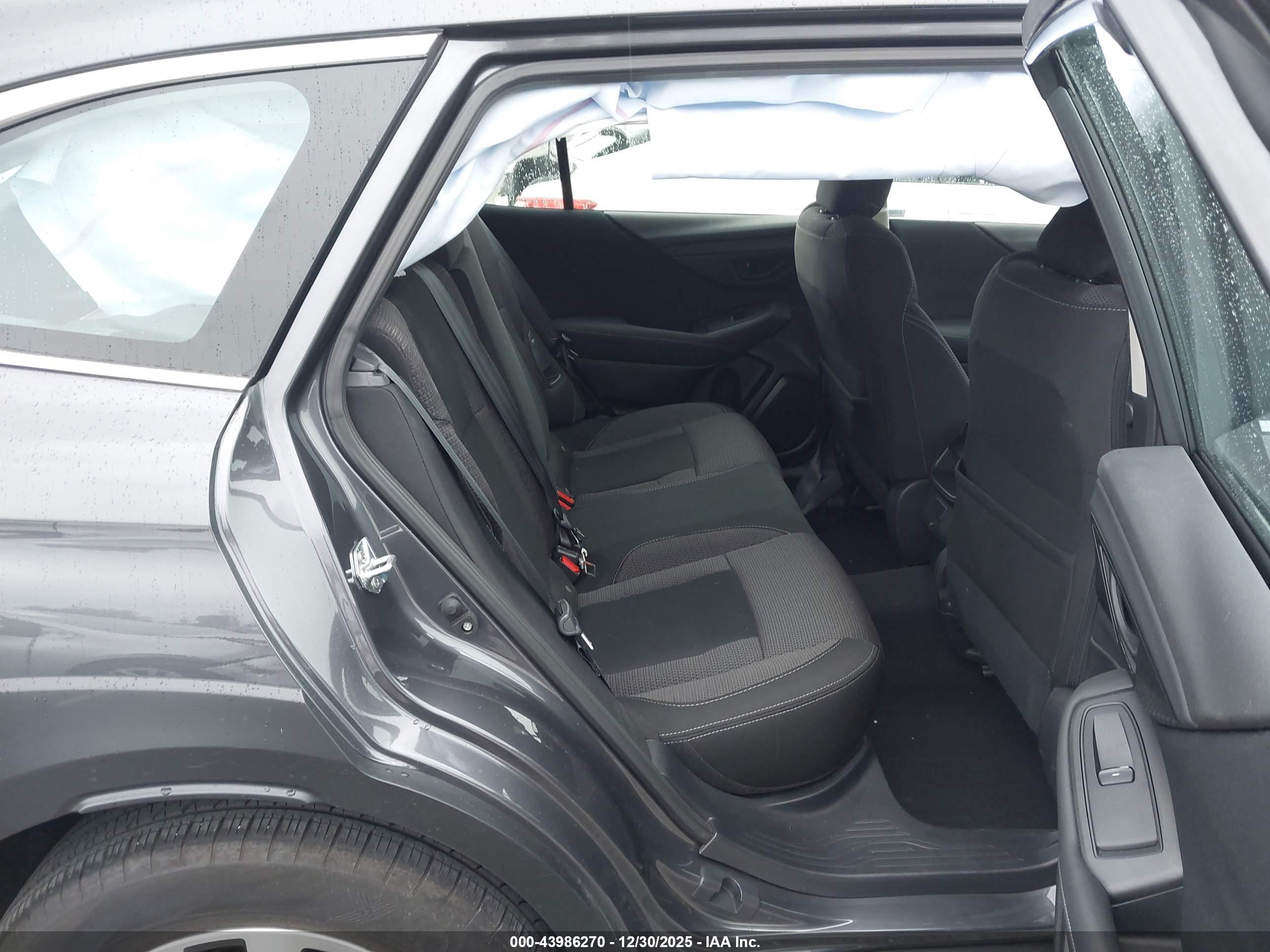 SUBARU OUTBACK image 8