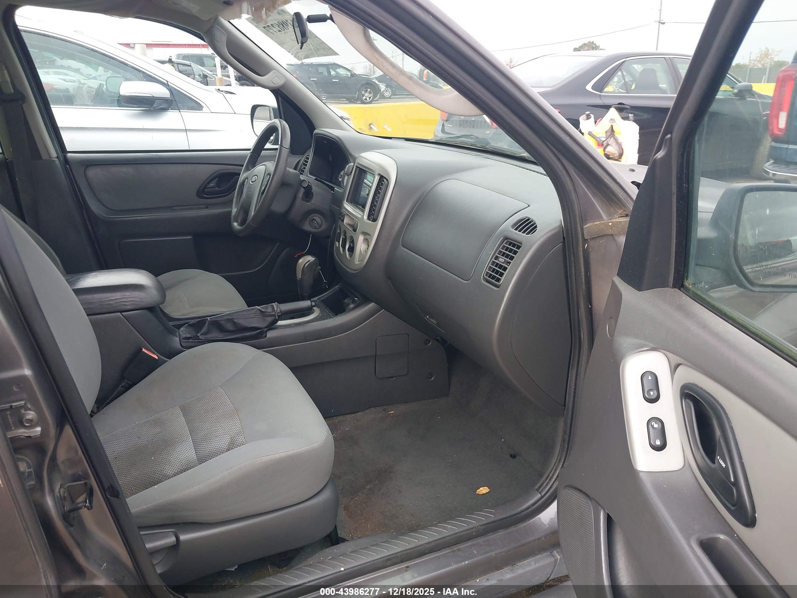 FORD ESCAPE image 5