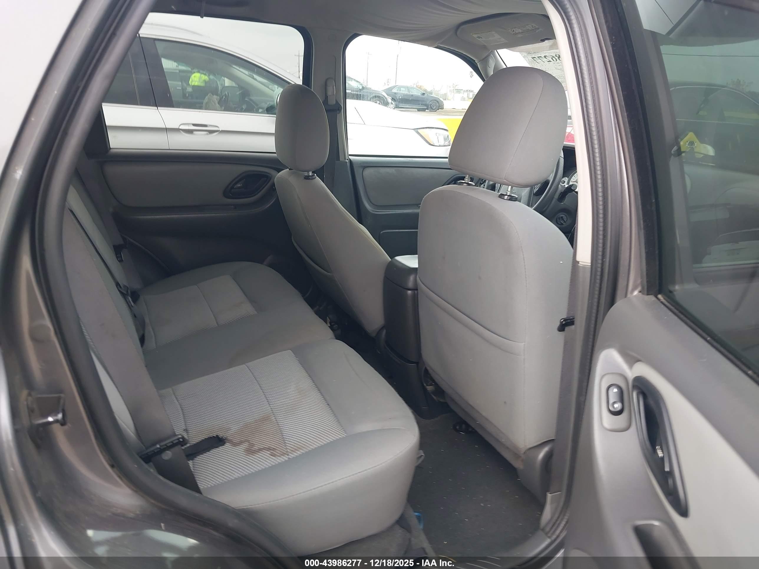 FORD ESCAPE image 8