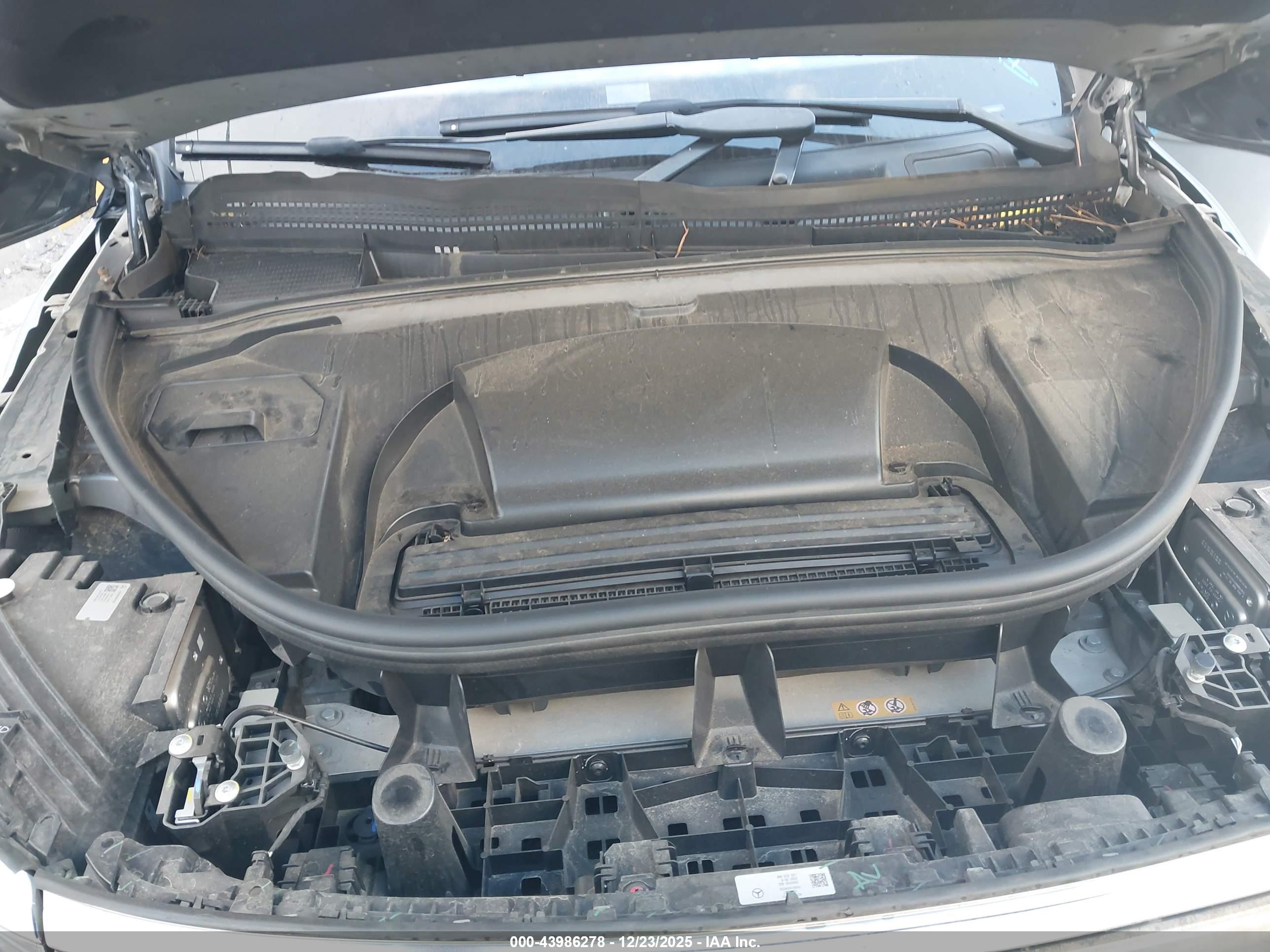 MERCEDES-BENZ EQS image 10