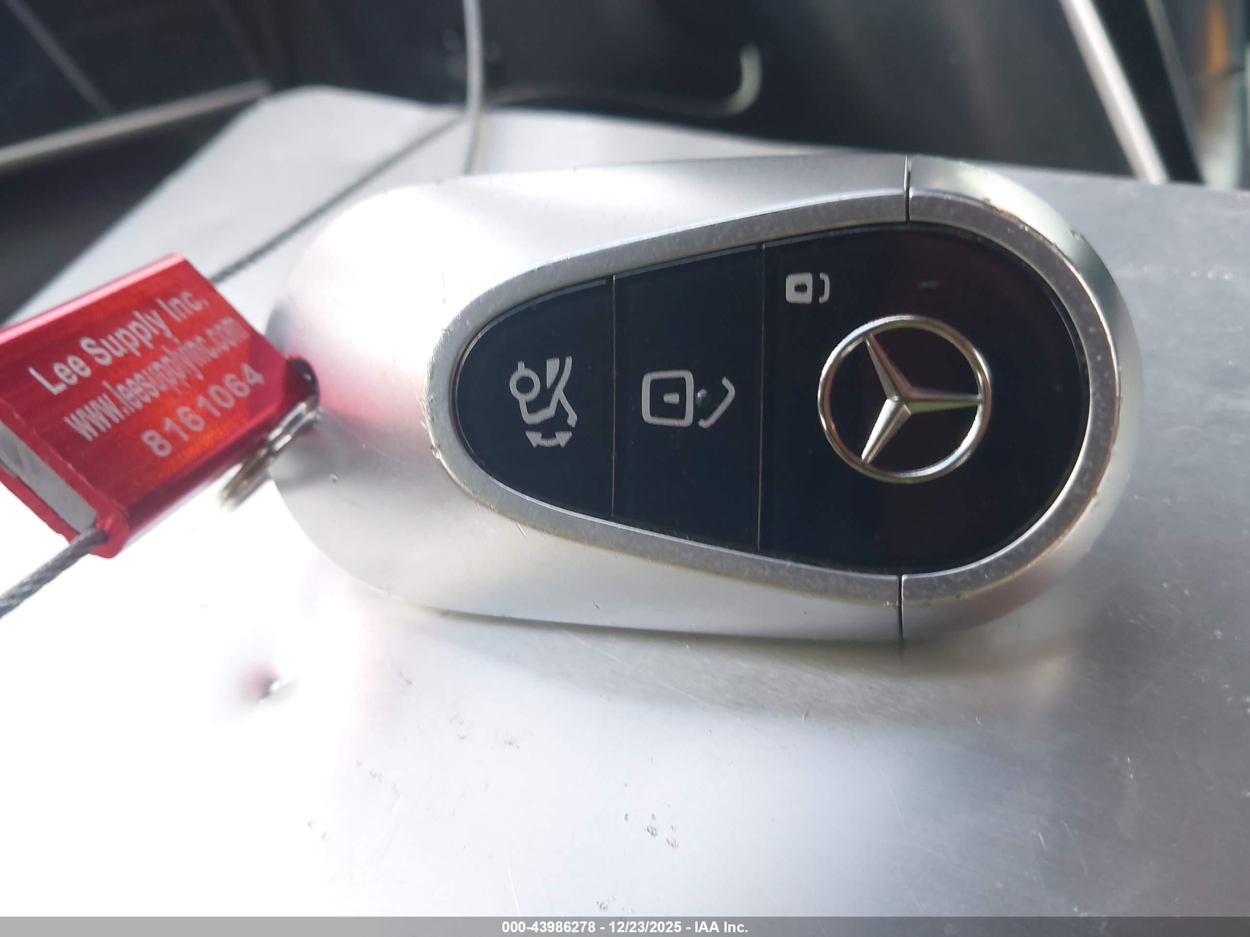 MERCEDES-BENZ EQS image 11