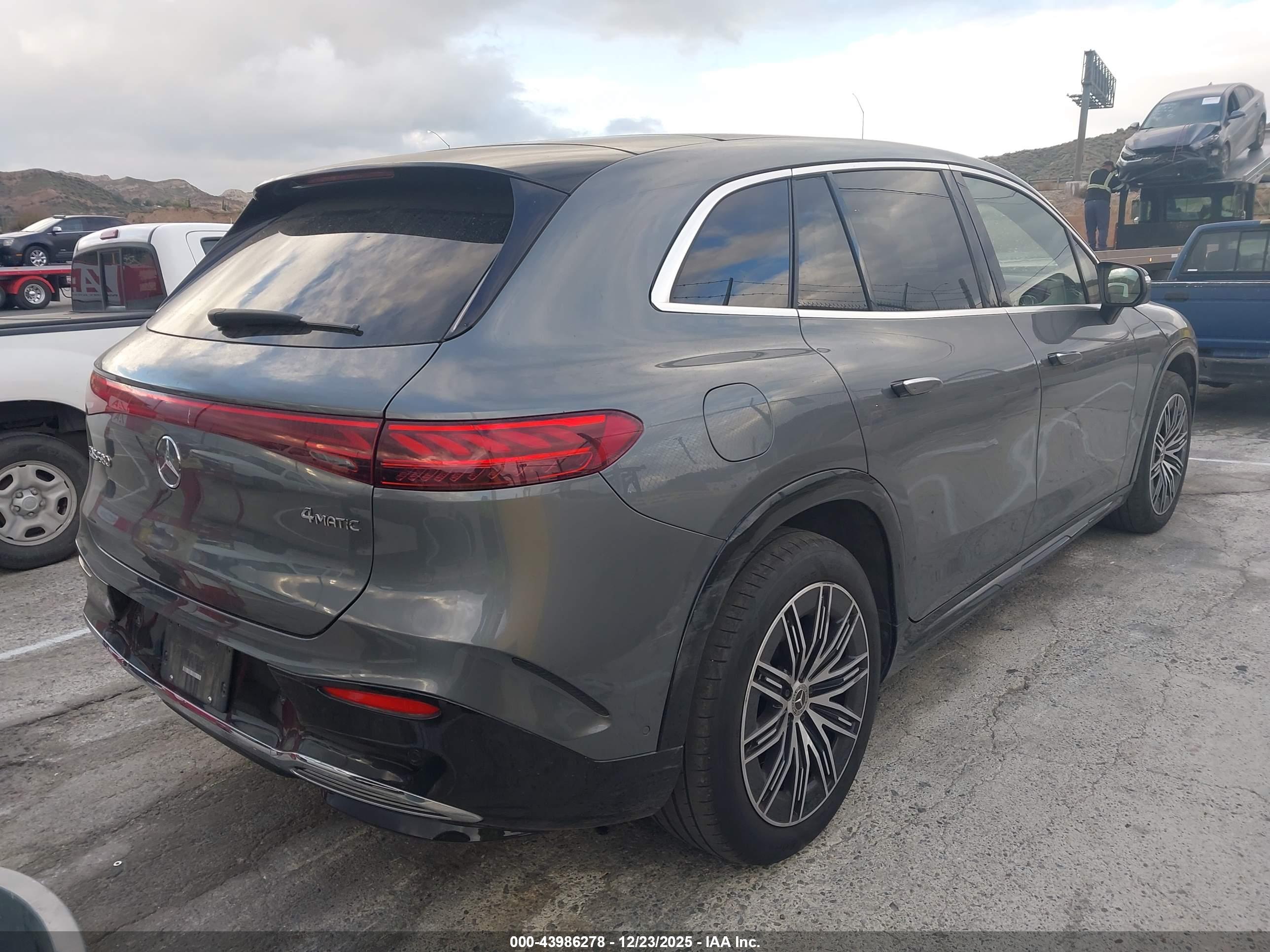 MERCEDES-BENZ EQS image 4