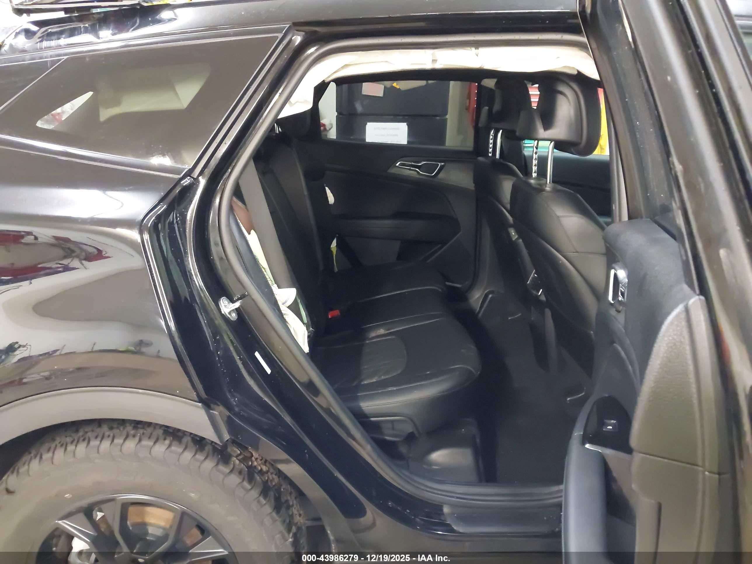 KIA SPORTAGE image 8