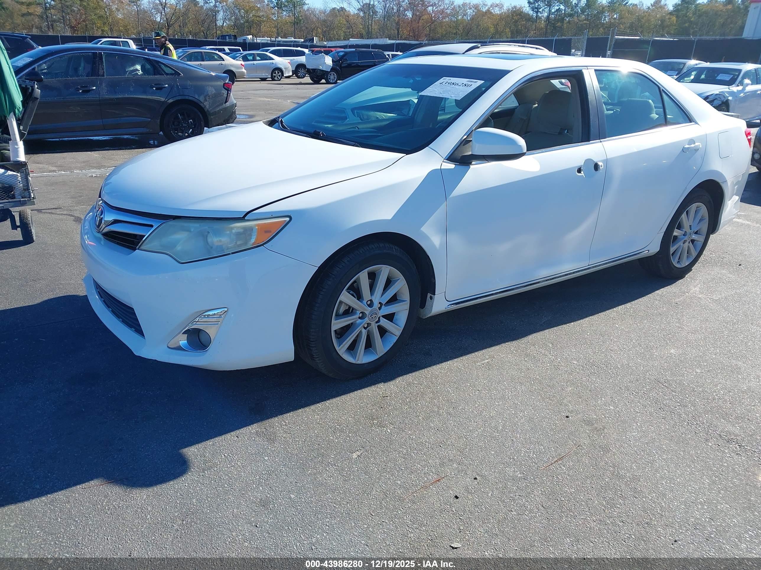 TOYOTA CAMRY image 2