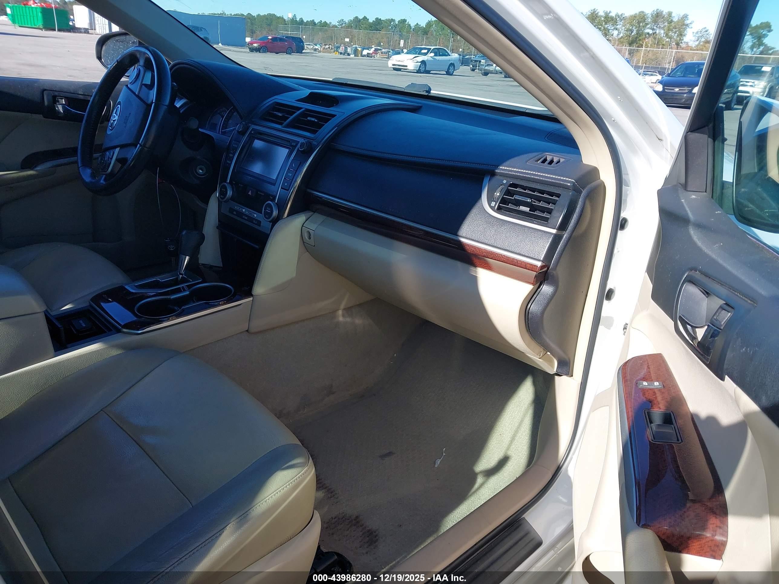 TOYOTA CAMRY image 5