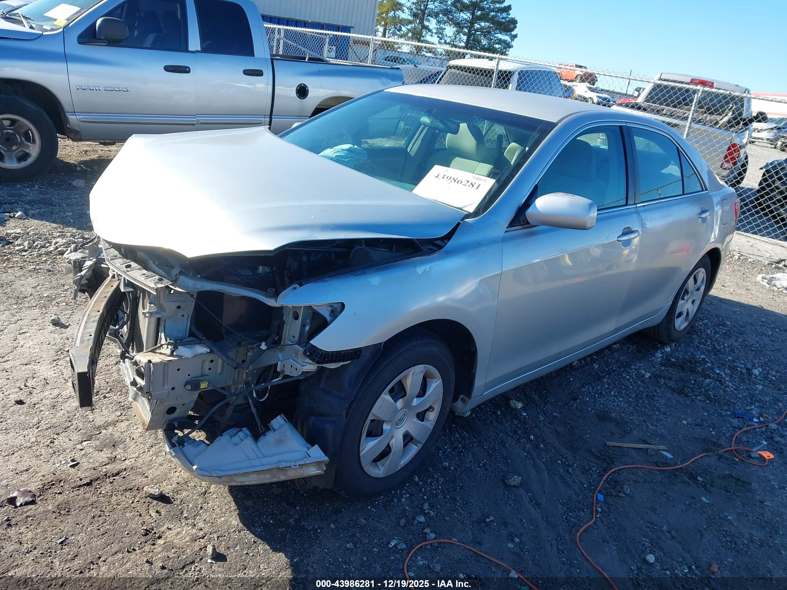 TOYOTA CAMRY image 2