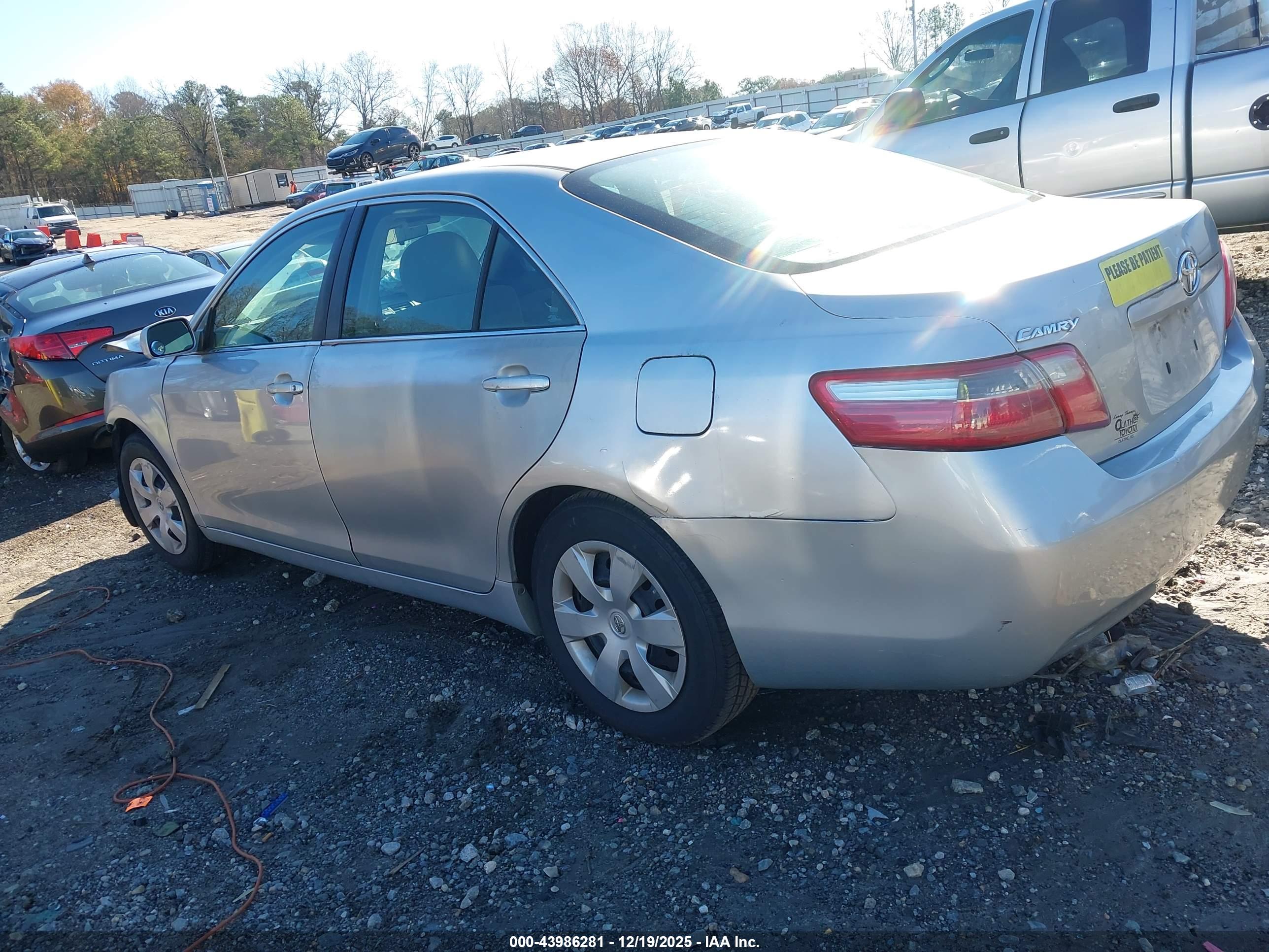 TOYOTA CAMRY image 3