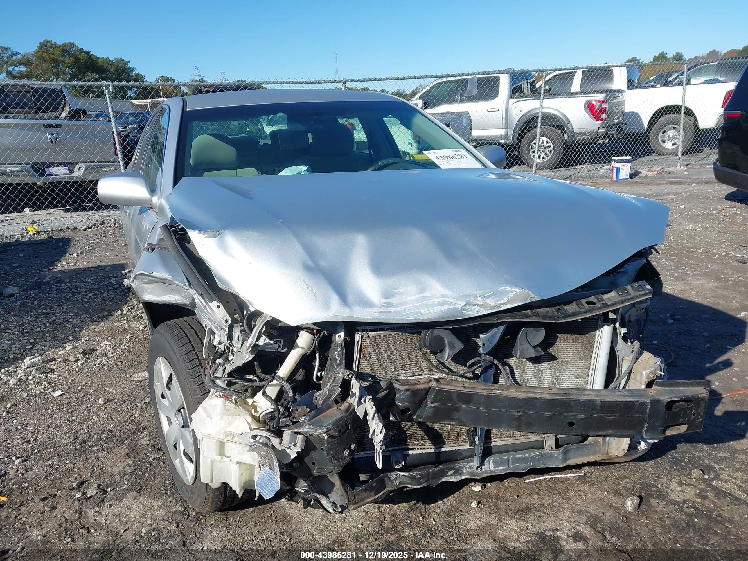 TOYOTA CAMRY image 6