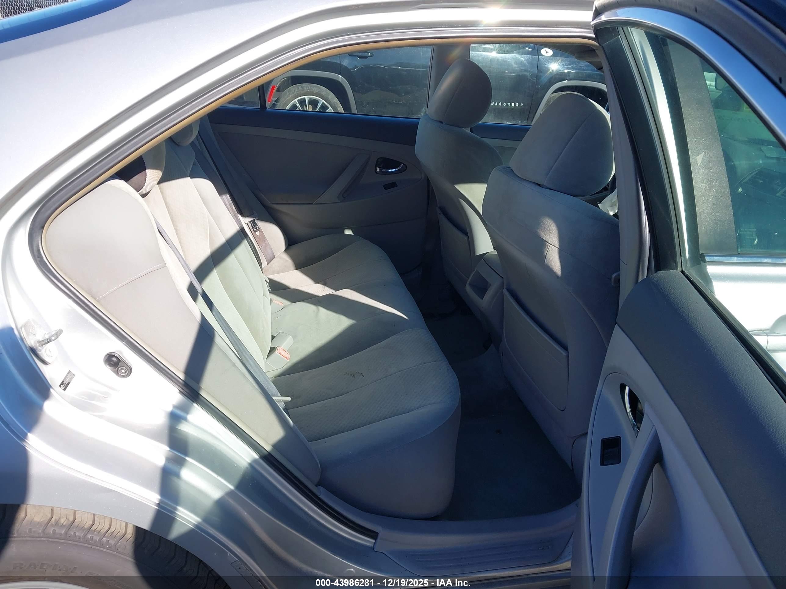 TOYOTA CAMRY image 8