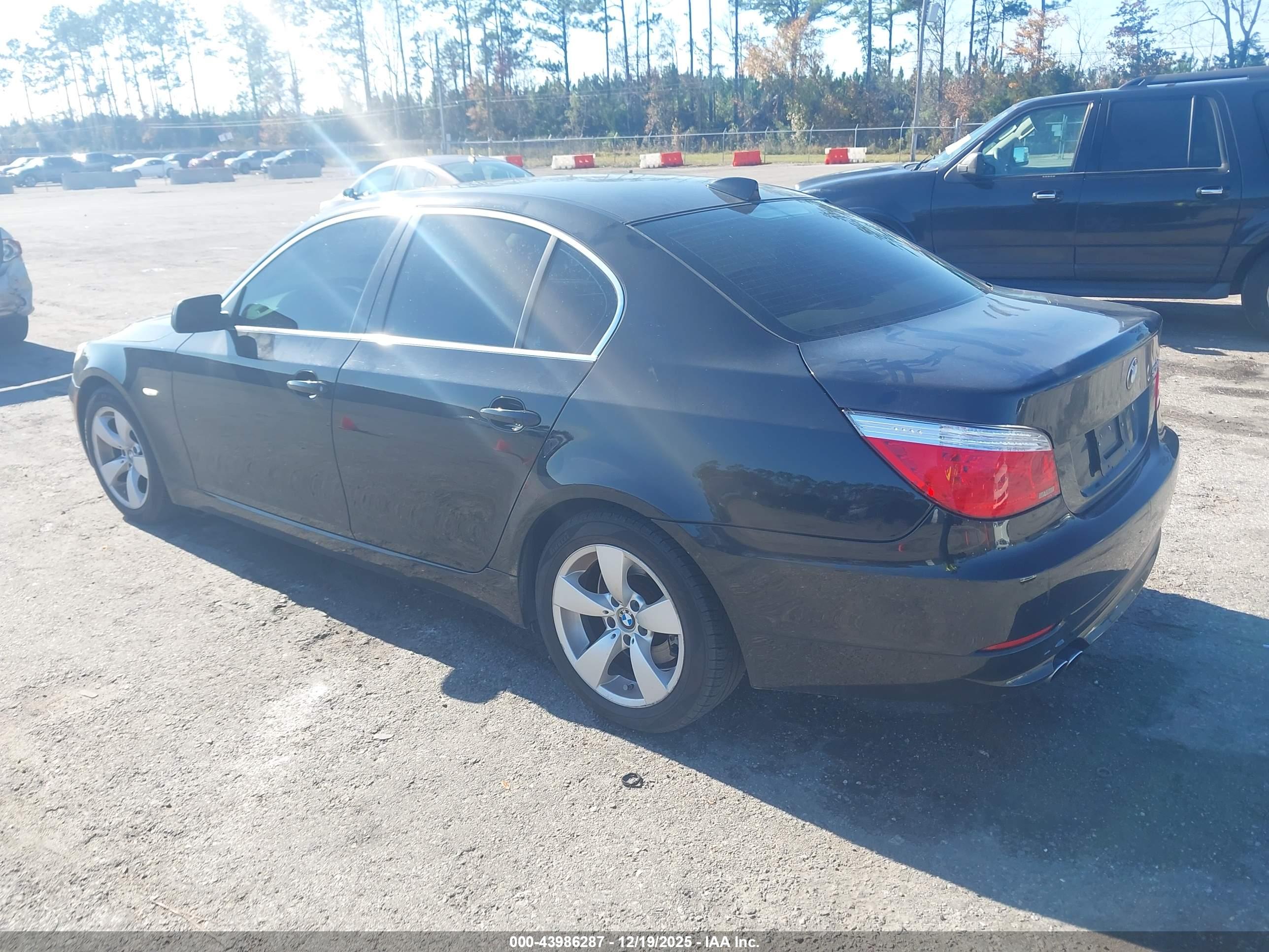 BMW 528I image 3