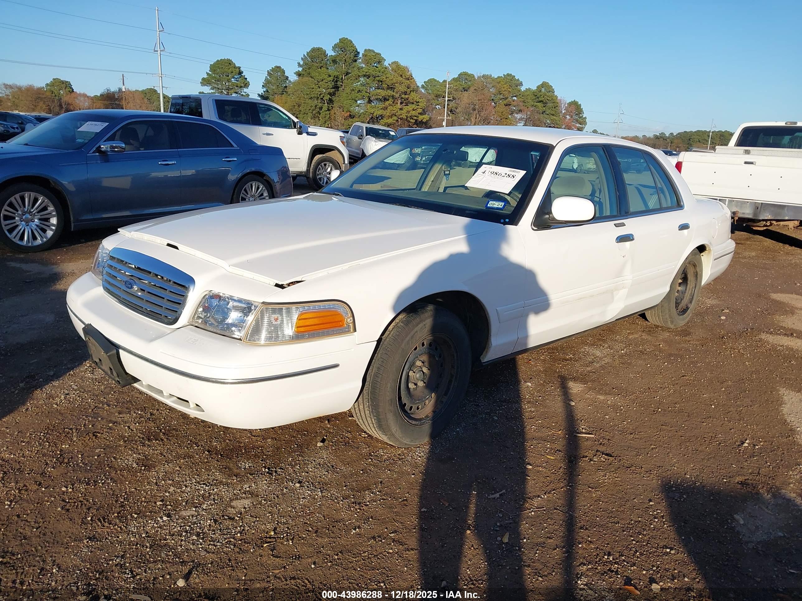 FORD CROWN image 2