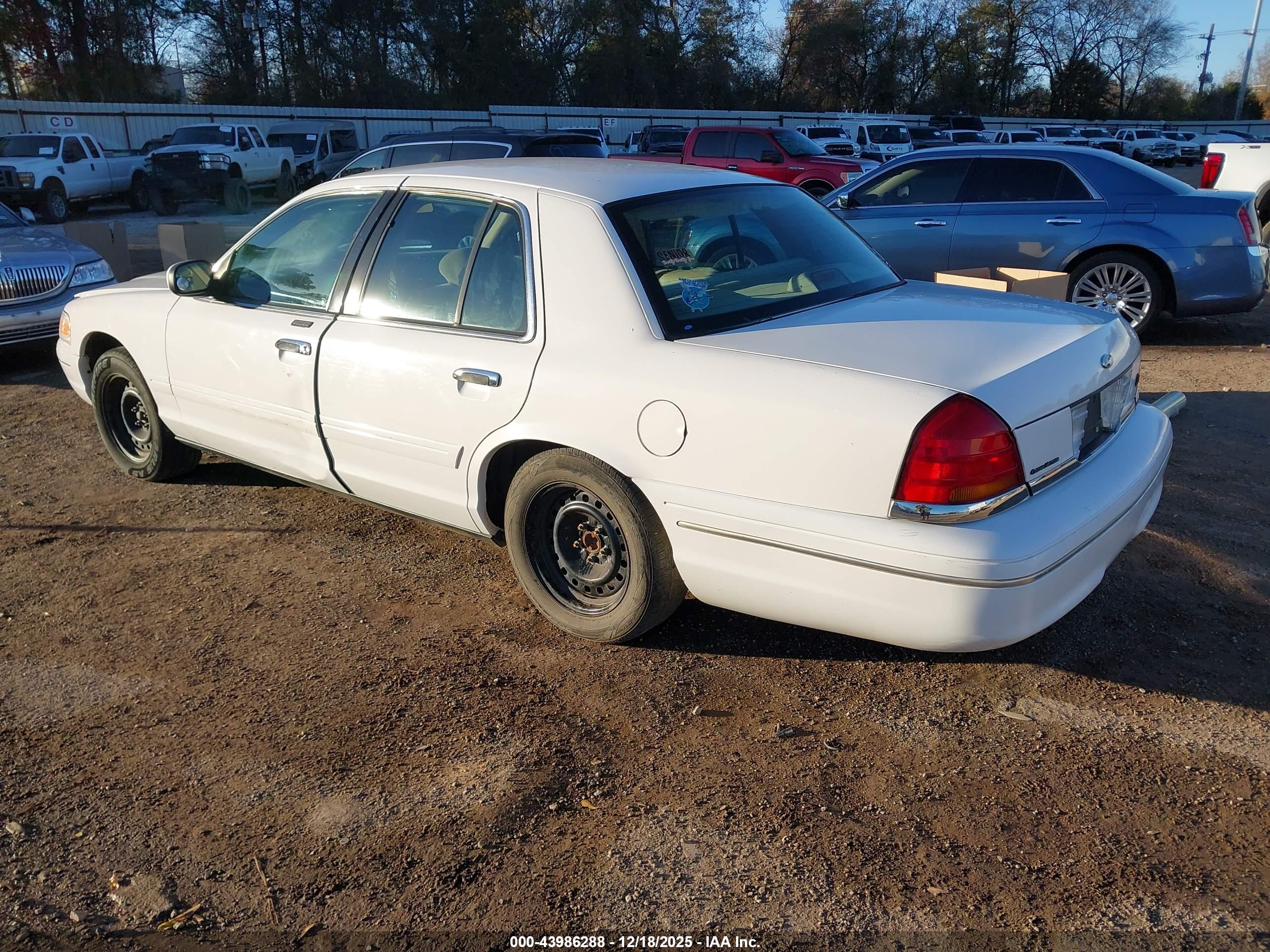 FORD CROWN image 3