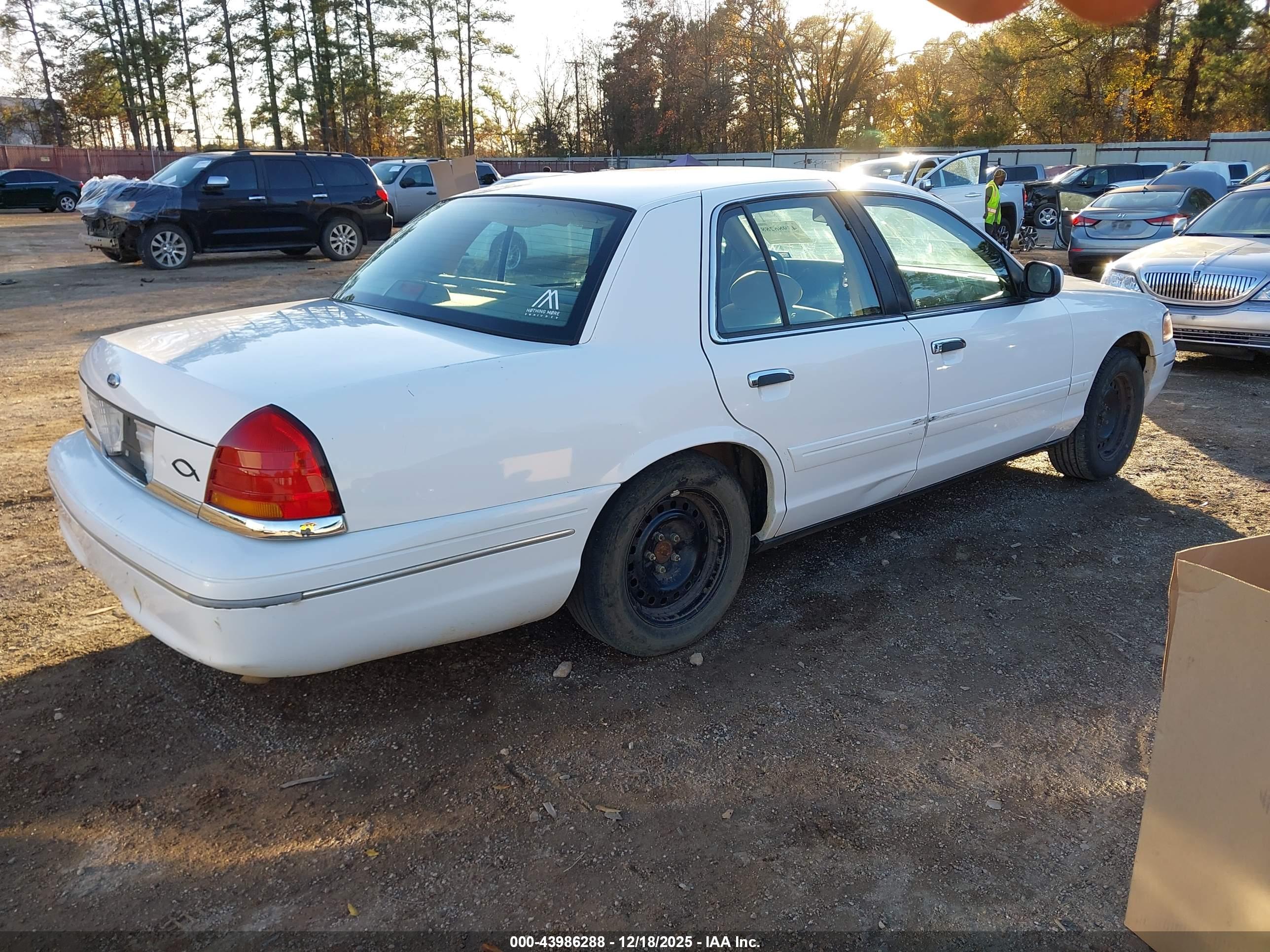 FORD CROWN image 4