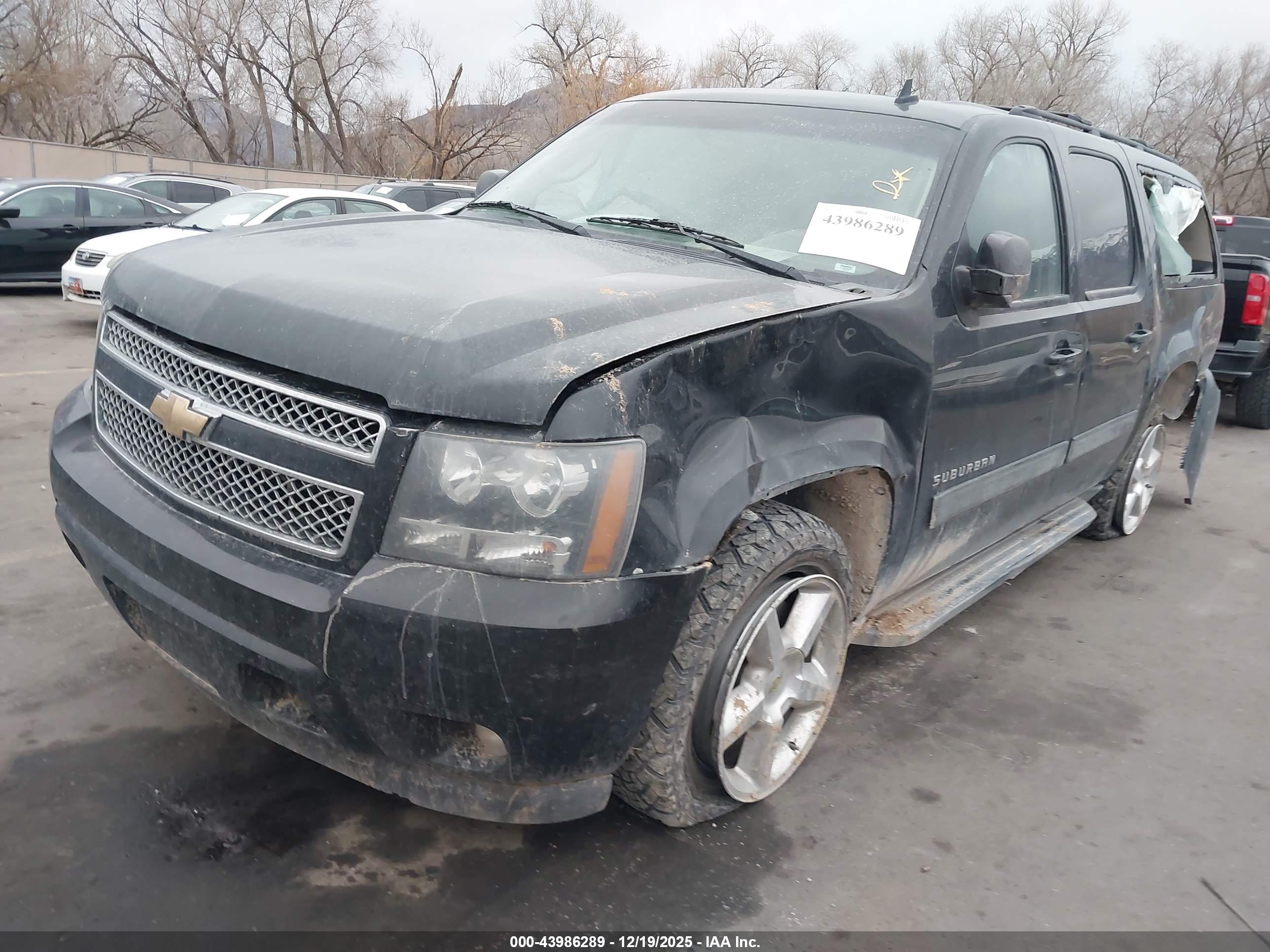 CHEVROLET SUBURBAN image 2