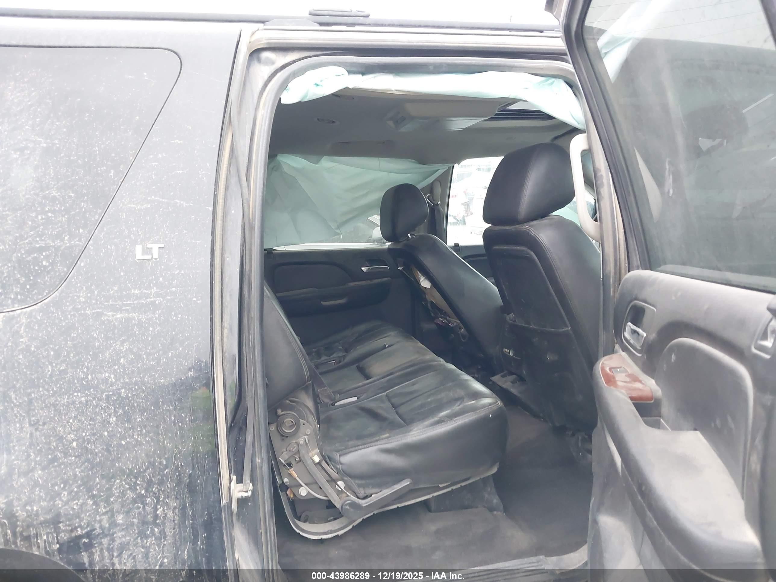 CHEVROLET SUBURBAN image 8