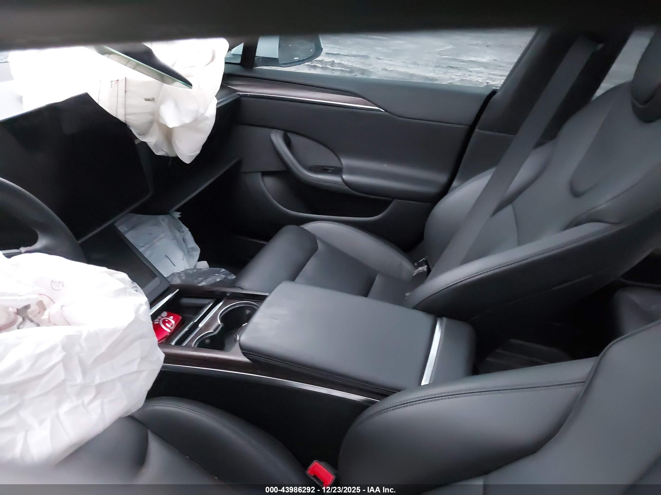 TESLA MODEL image 5