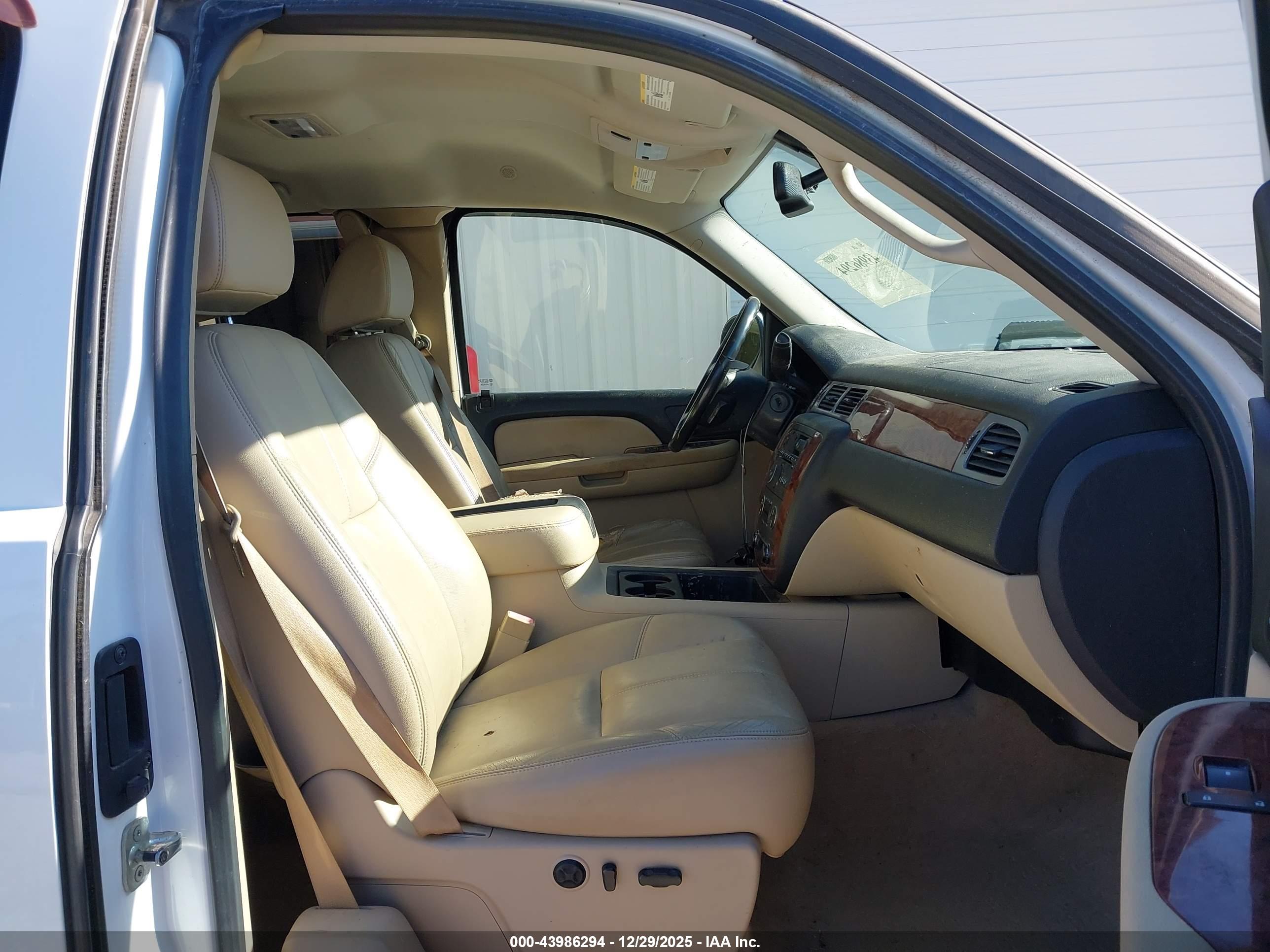 CHEVROLET SILVERADO image 5