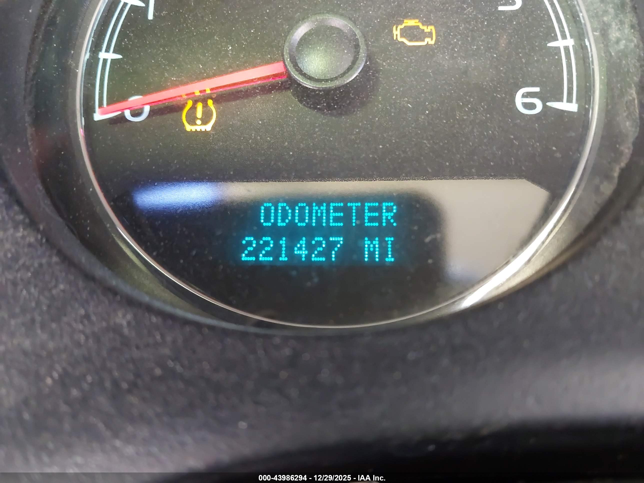 CHEVROLET SILVERADO image 7