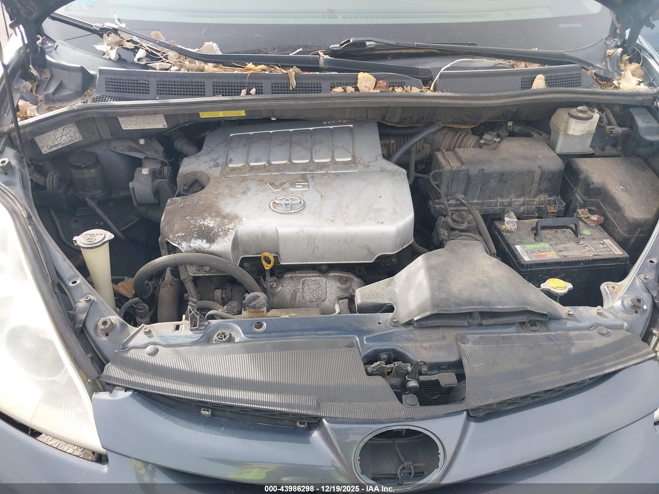 TOYOTA SIENNA image 10