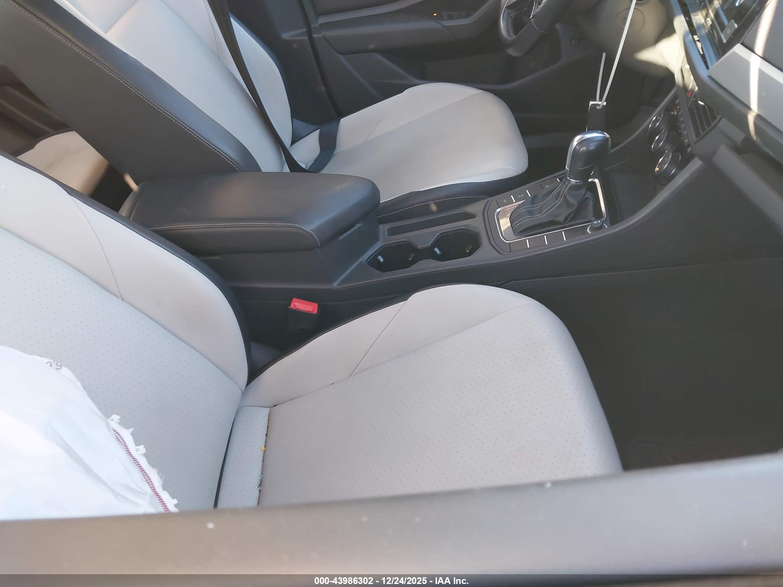 VOLKSWAGEN JETTA image 5