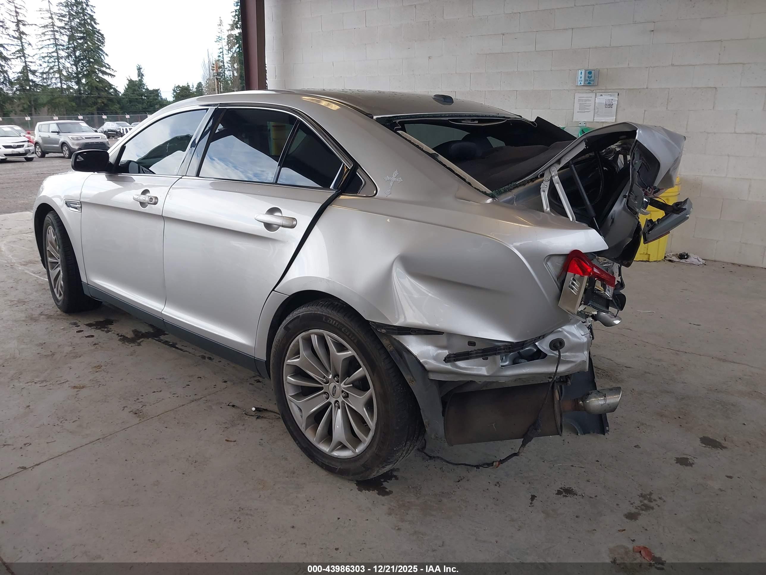 FORD TAURUS image 3