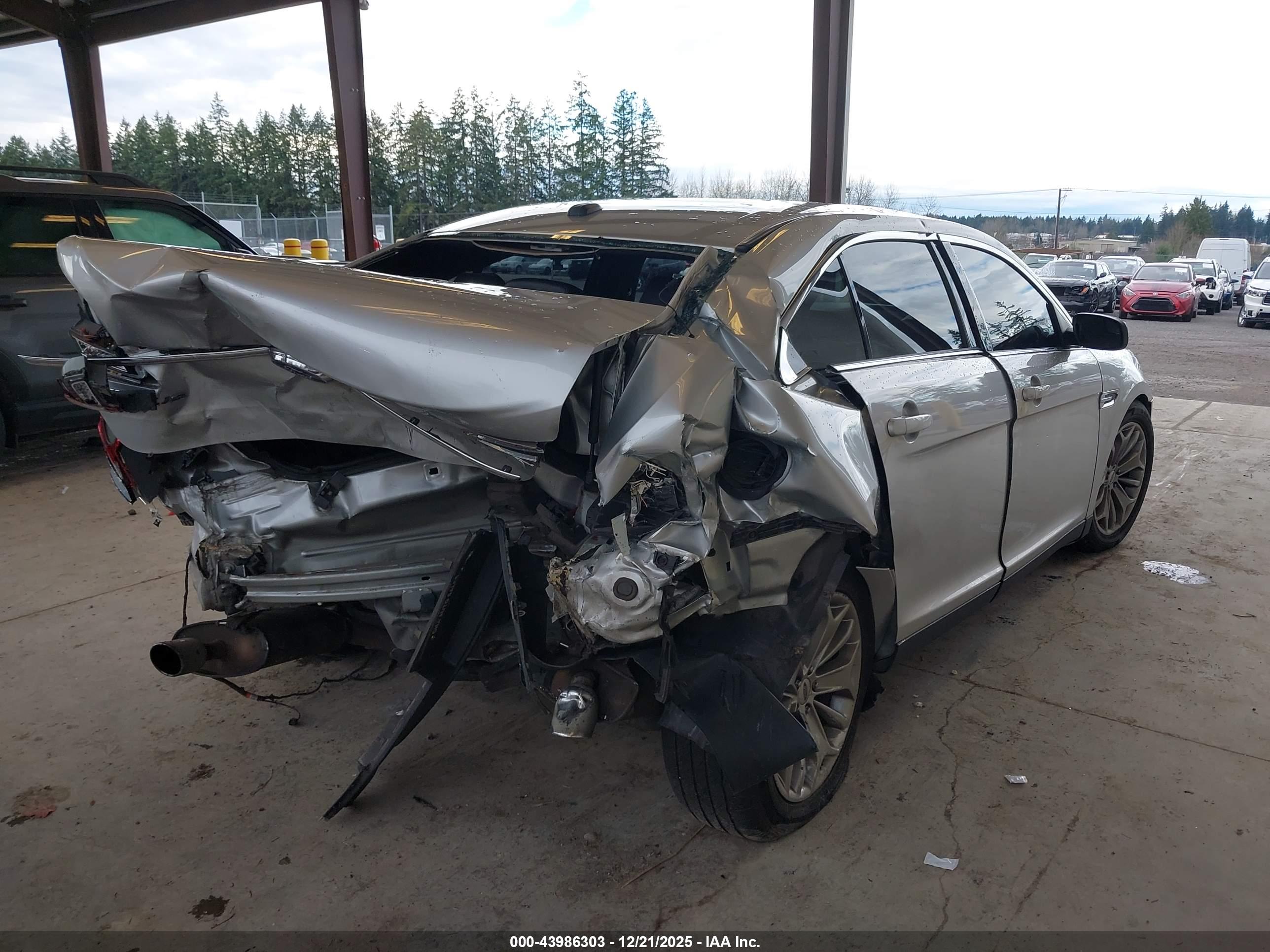 FORD TAURUS image 4