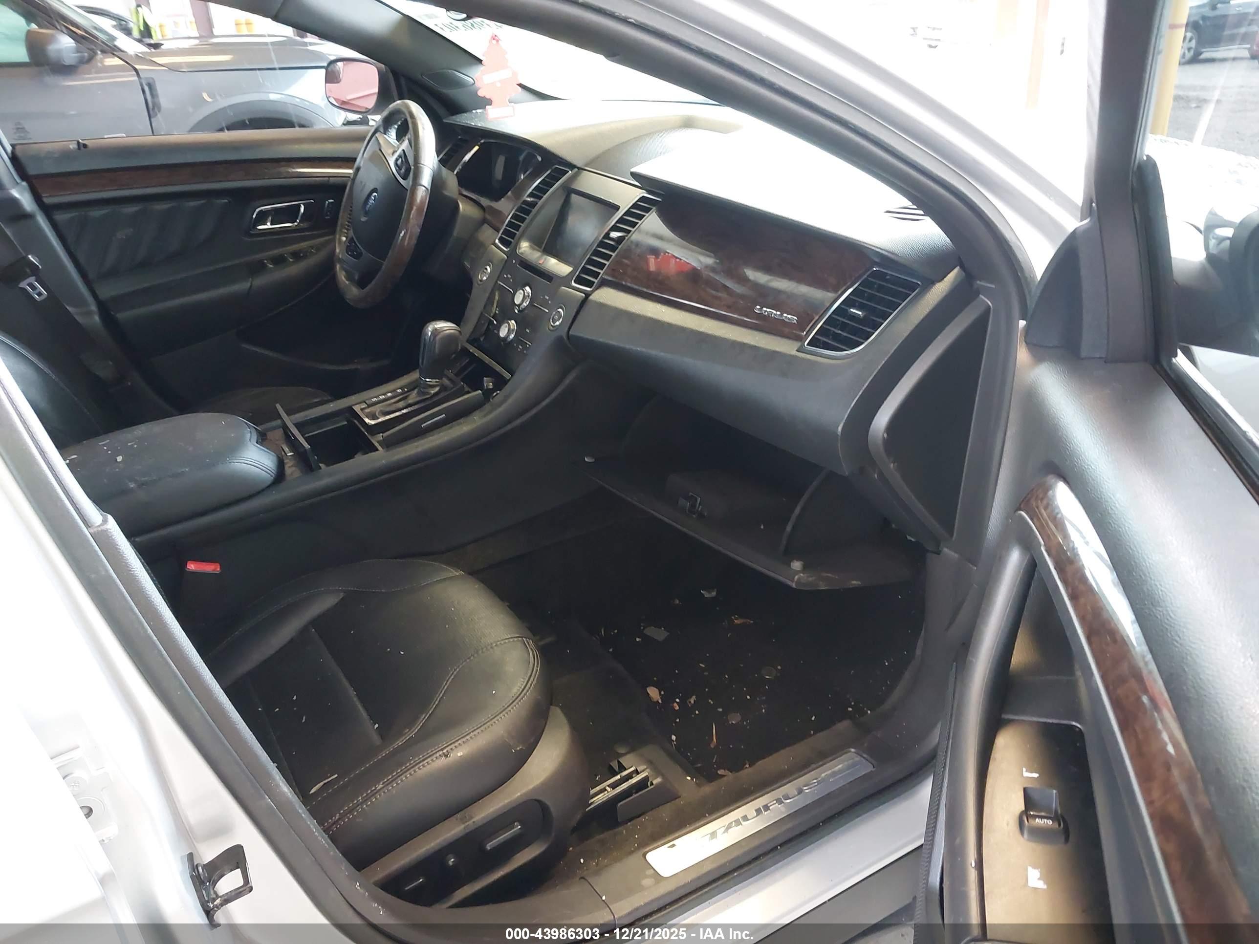 FORD TAURUS image 5