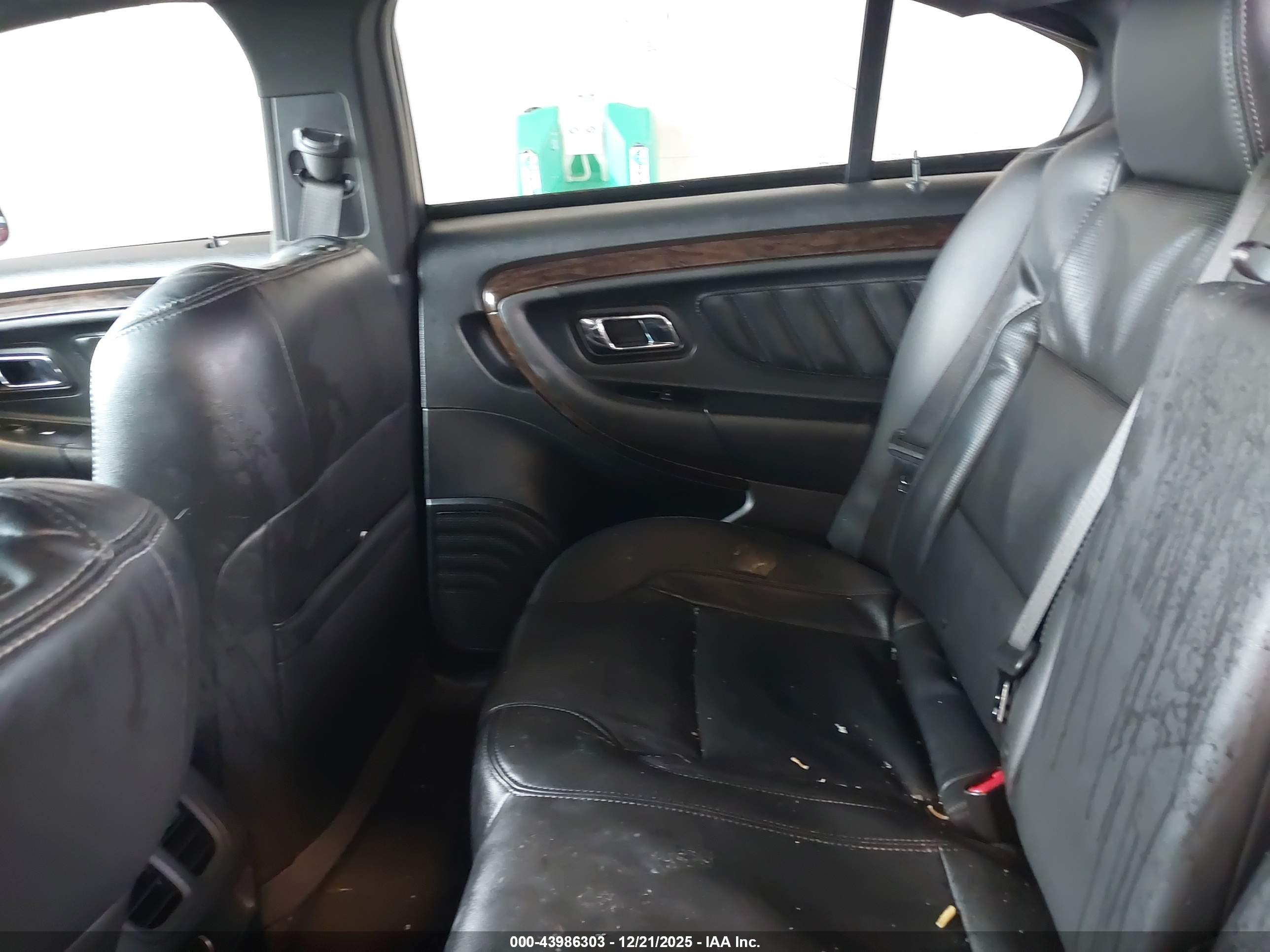 FORD TAURUS image 8
